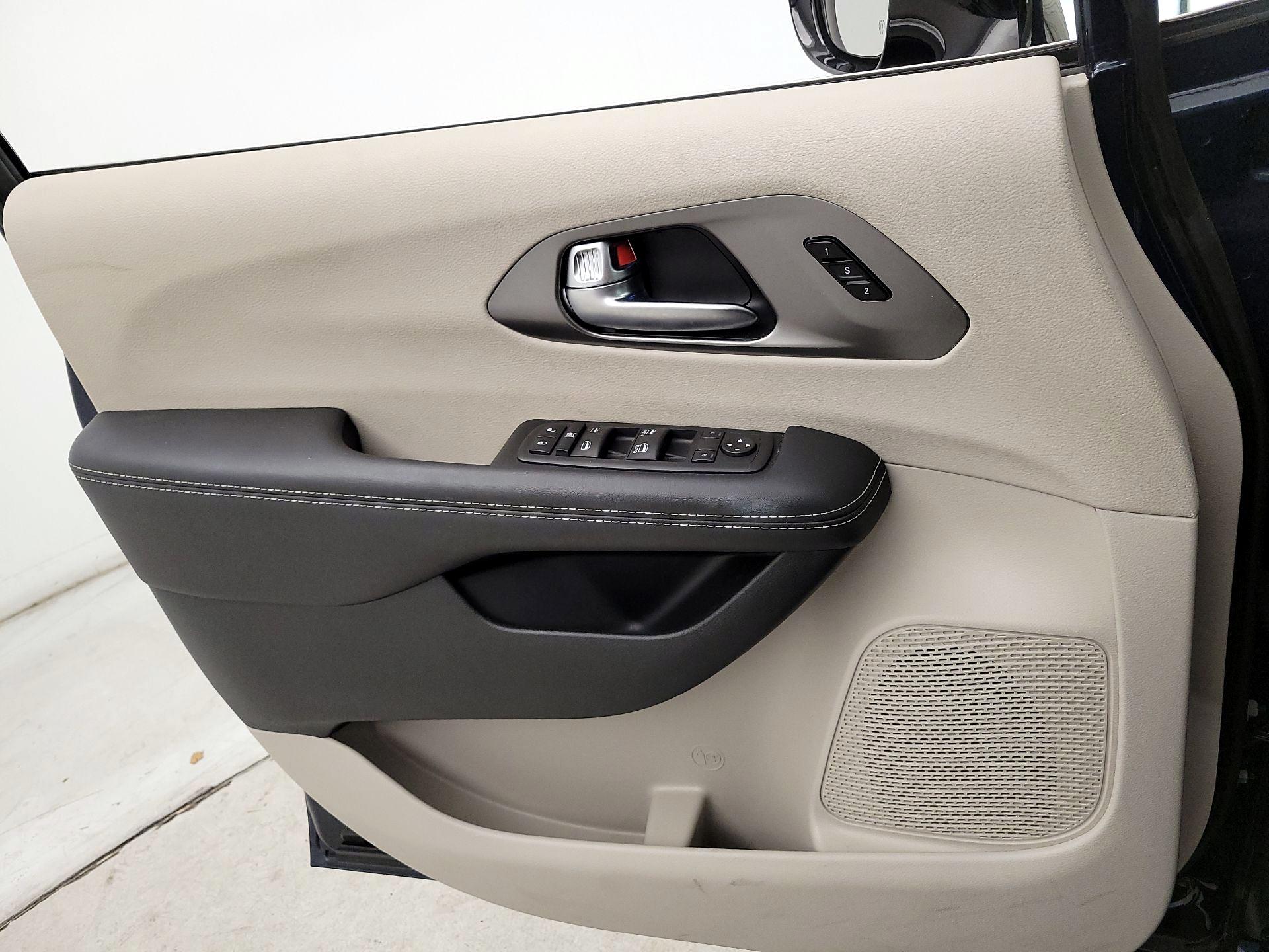 Thumbnail: 2024 Chrysler Pacifica - 12