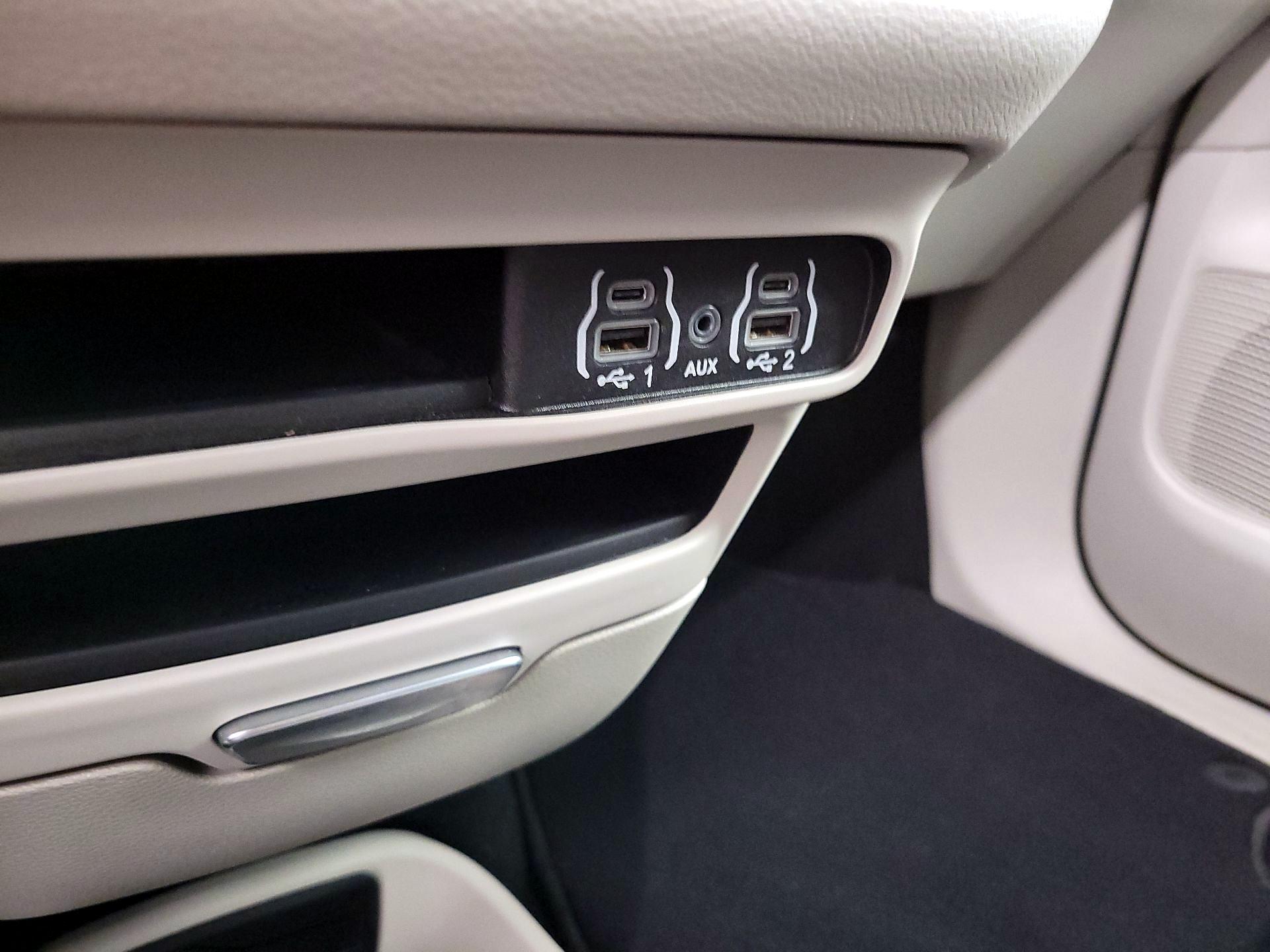 Thumbnail: 2024 Chrysler Pacifica - 18