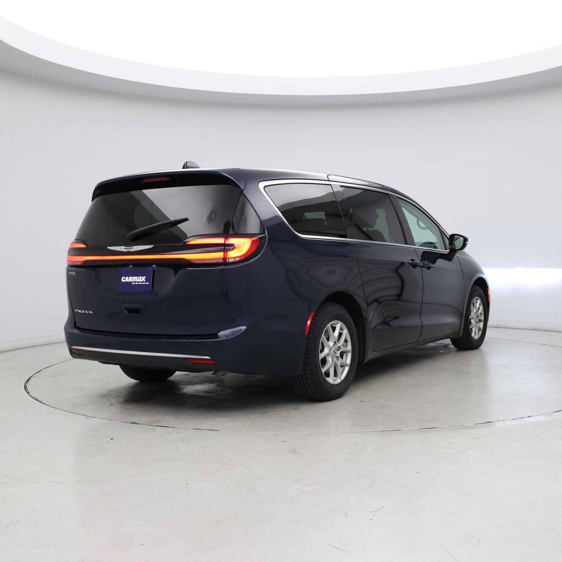 Thumbnail: 2024 Chrysler Pacifica - 8