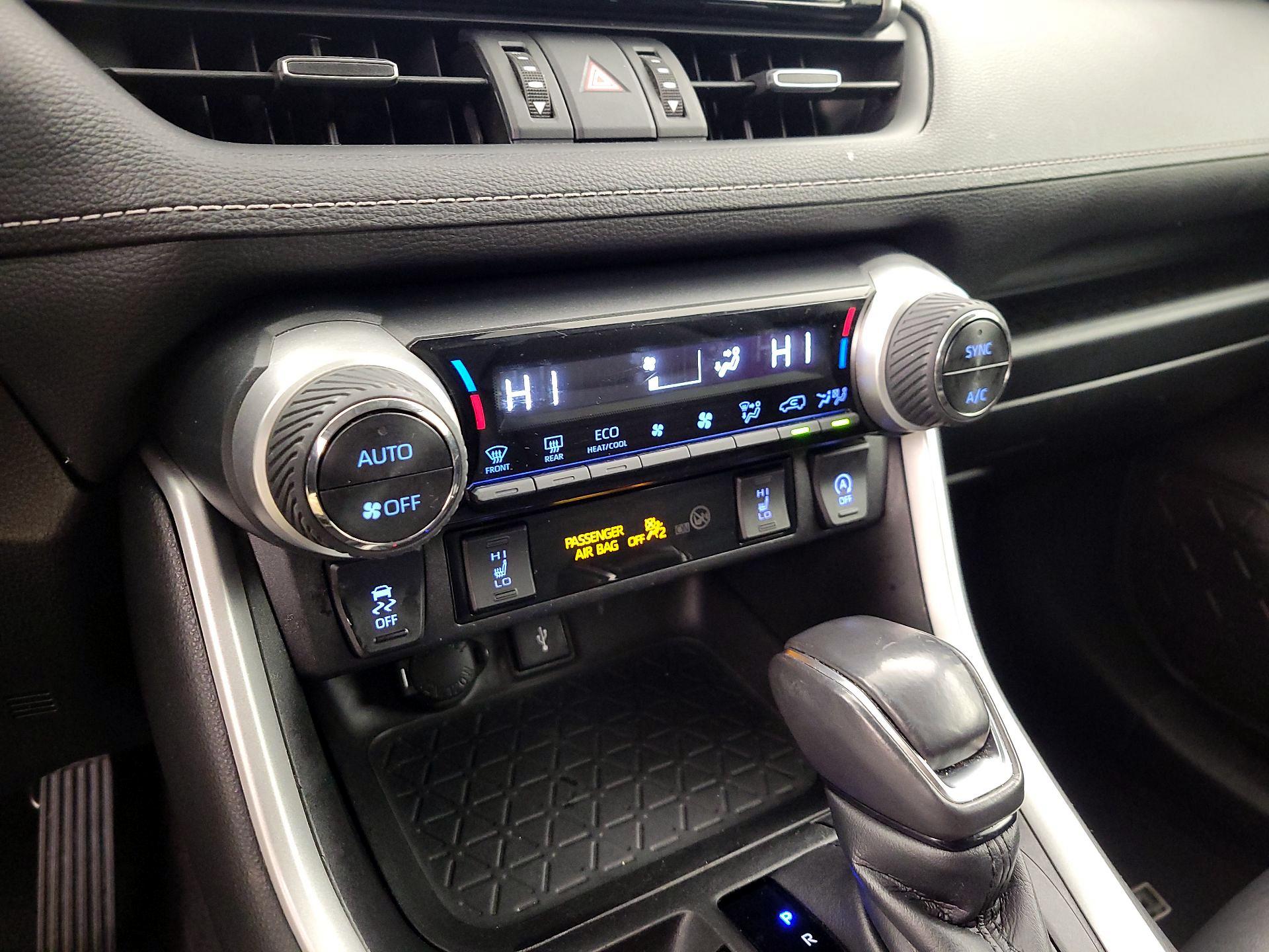 Thumbnail: 2021 Toyota RAV4 - 17