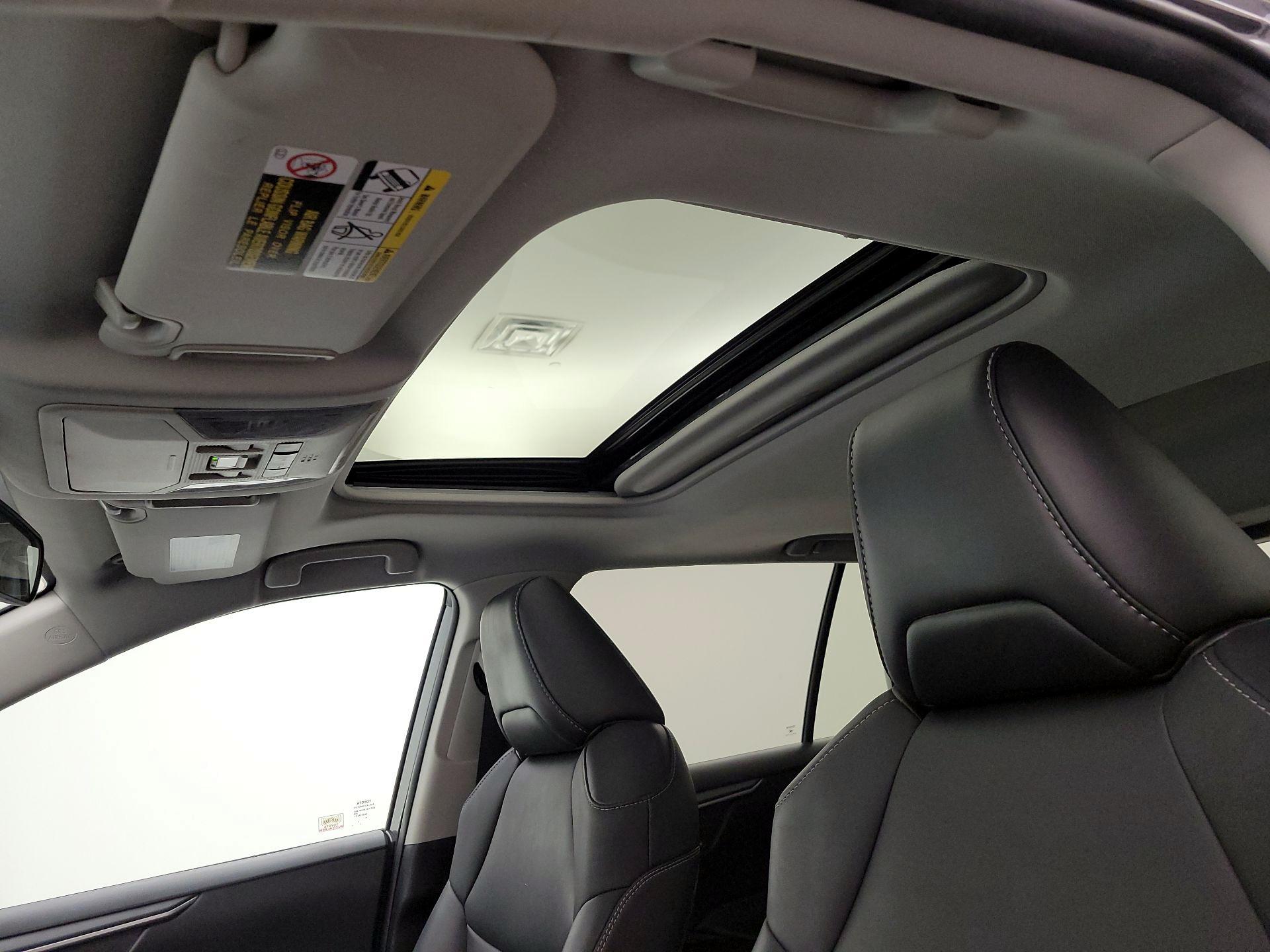 Thumbnail: 2021 Toyota RAV4 - 20