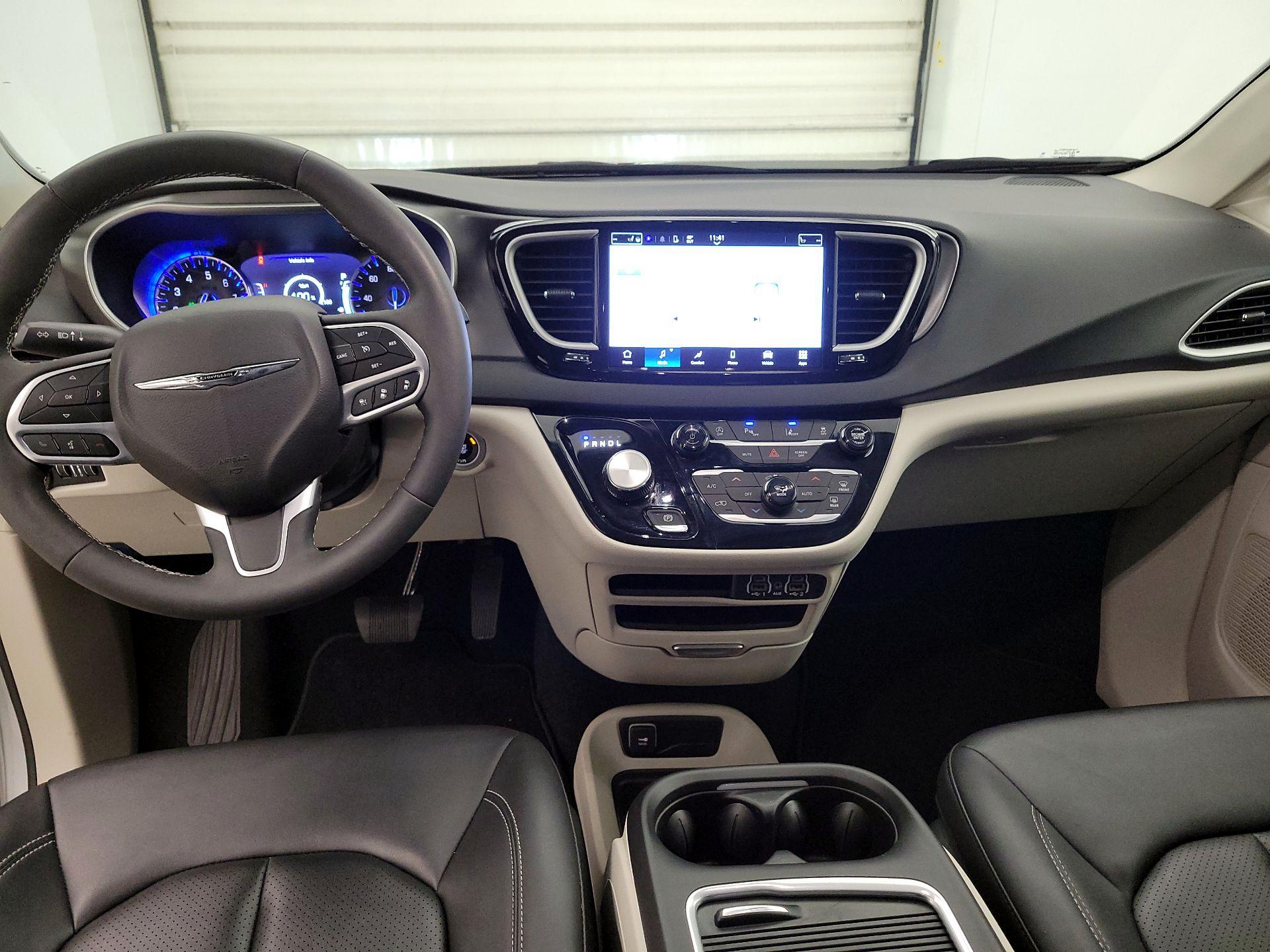 Thumbnail: 2024 Chrysler Pacifica - 9