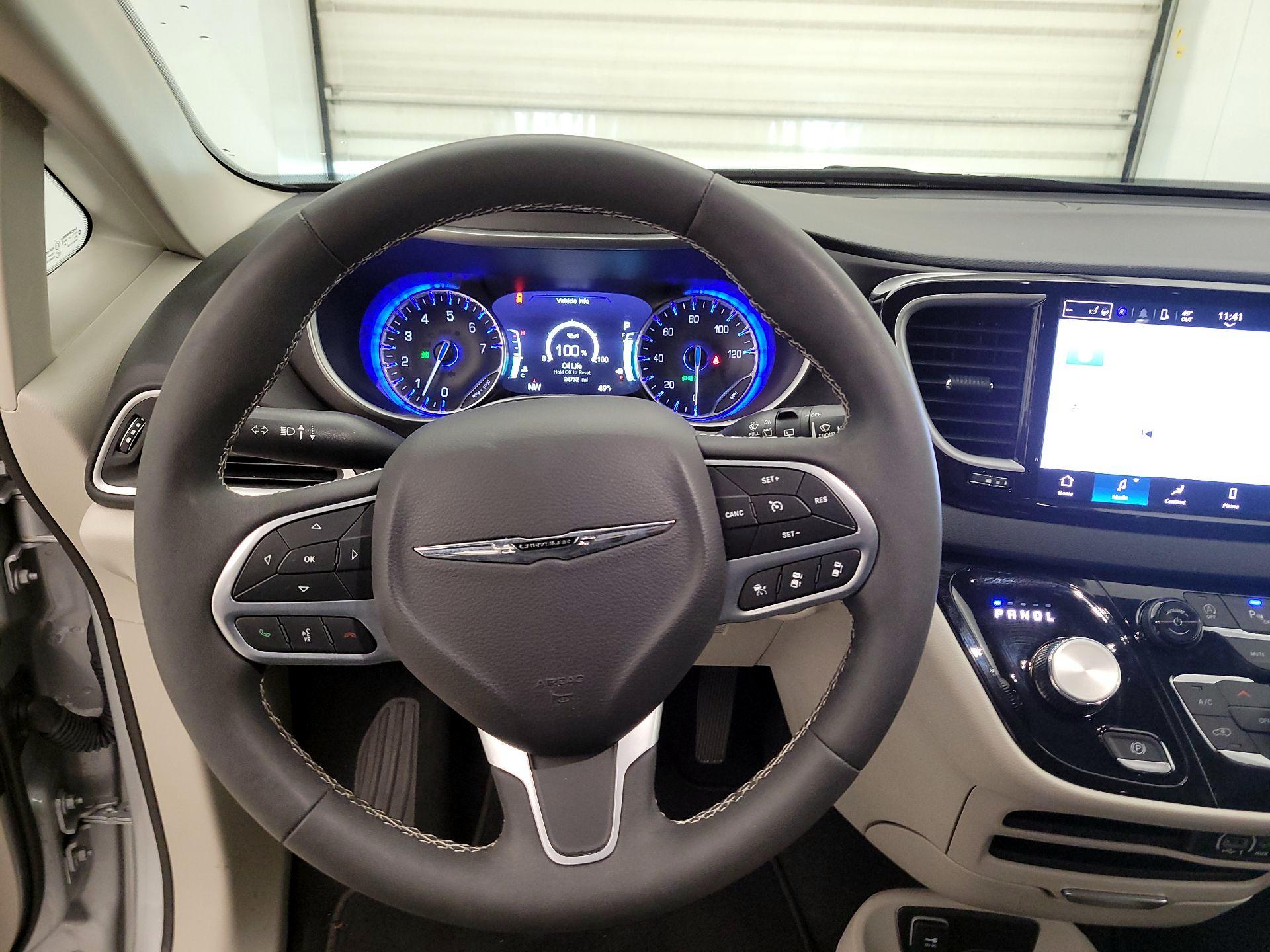 Thumbnail: 2024 Chrysler Pacifica - 10