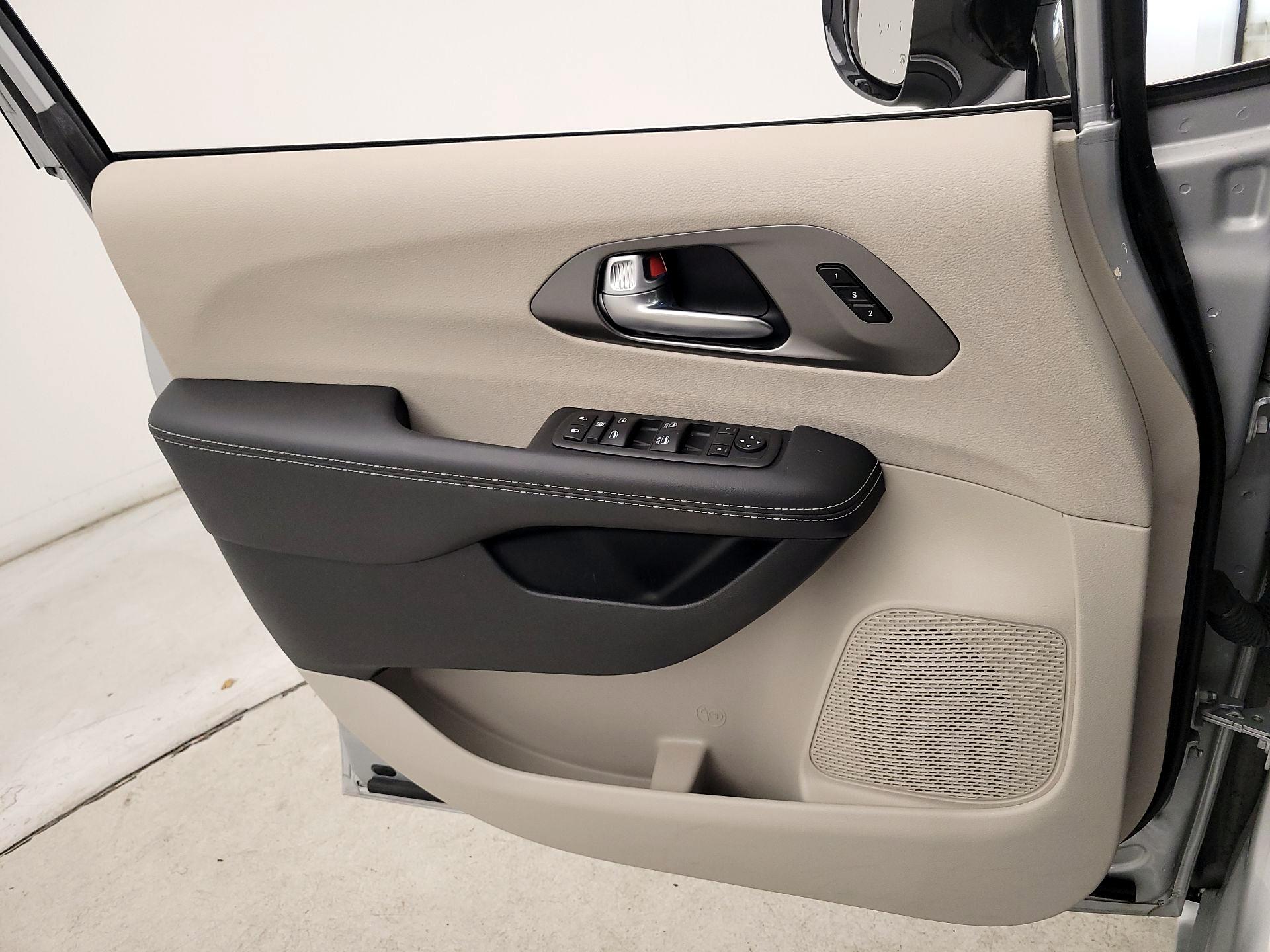 Thumbnail: 2024 Chrysler Pacifica - 12