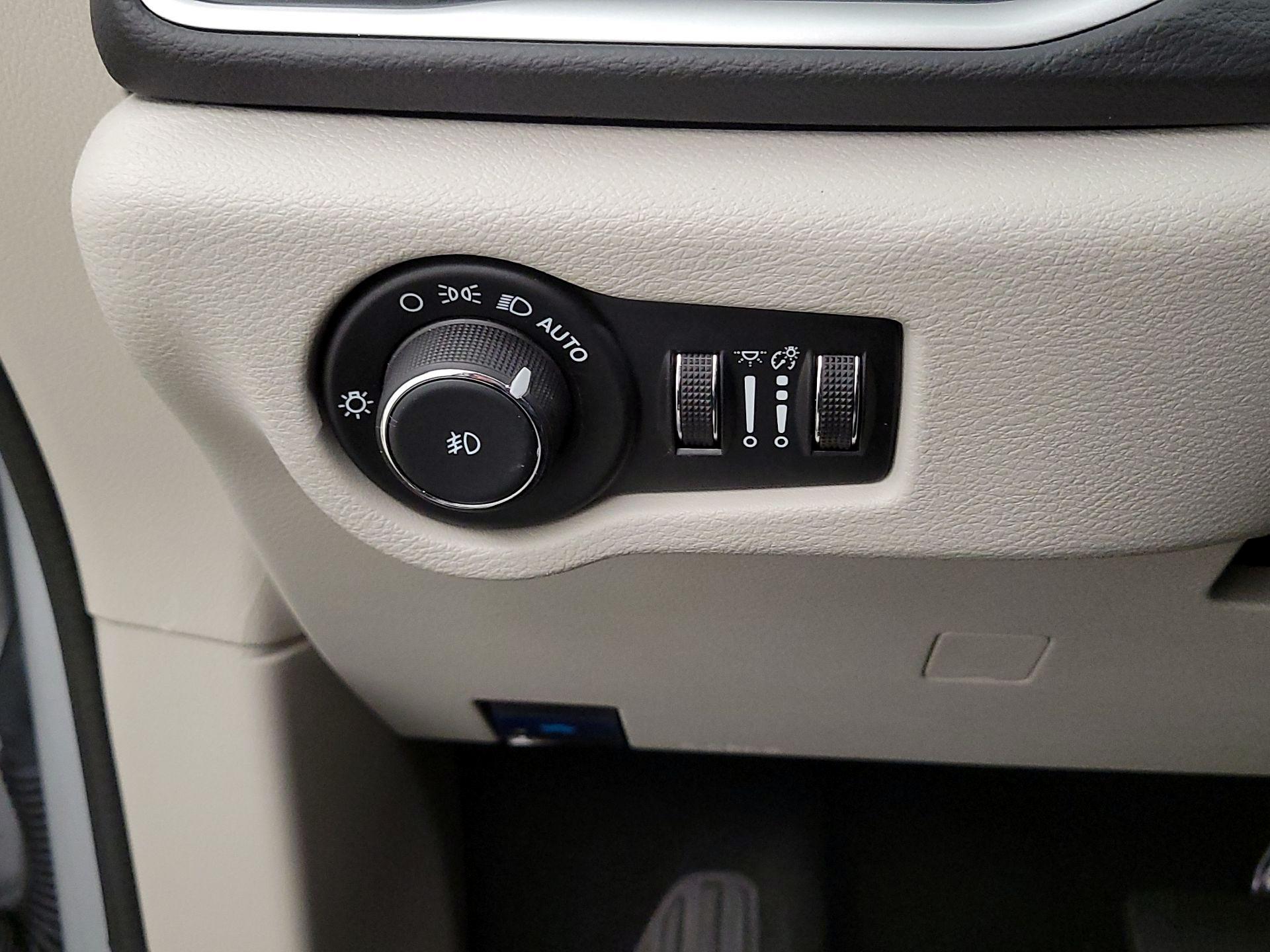 Thumbnail: 2024 Chrysler Pacifica - 13