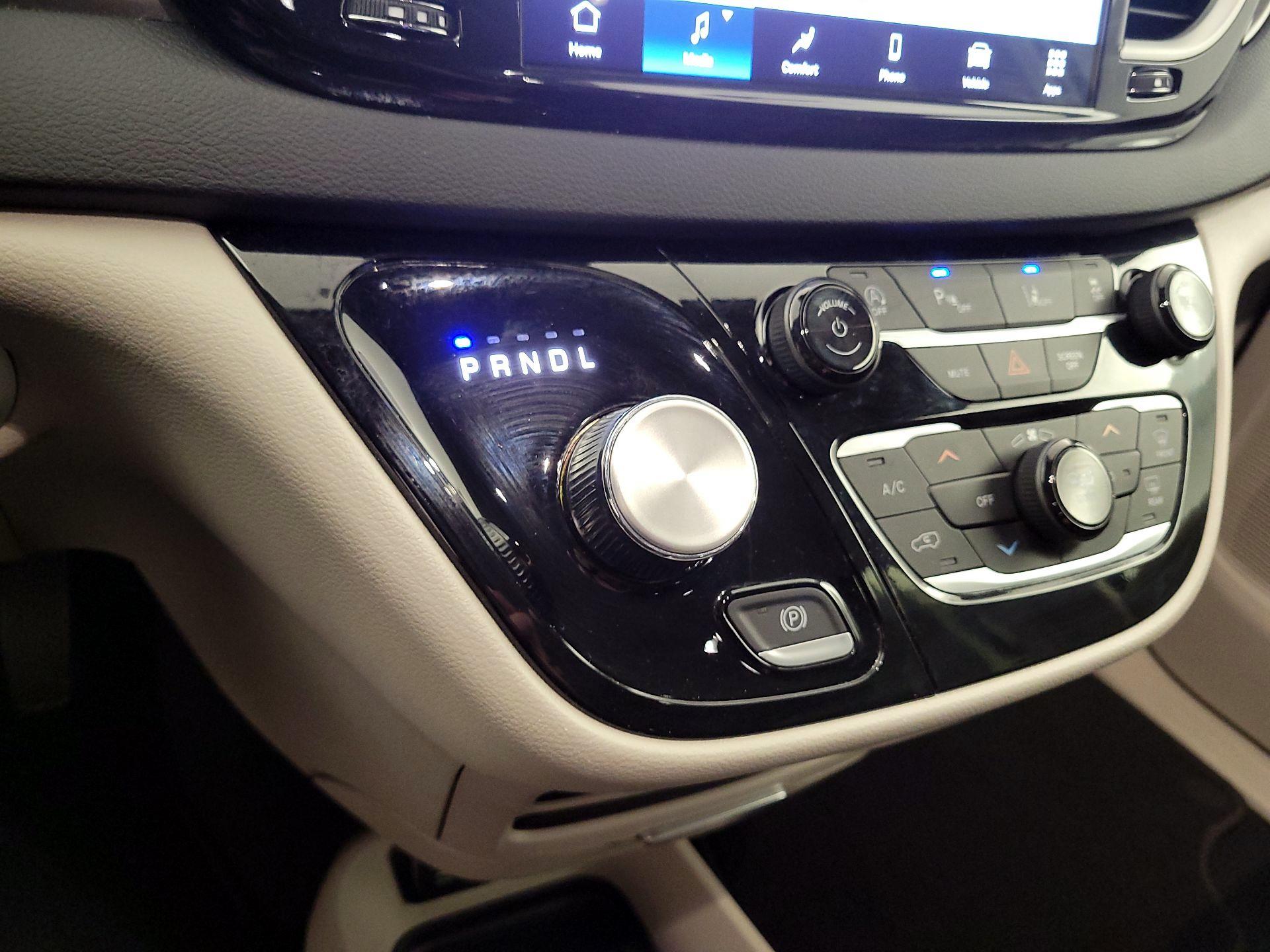 Thumbnail: 2024 Chrysler Pacifica - 17