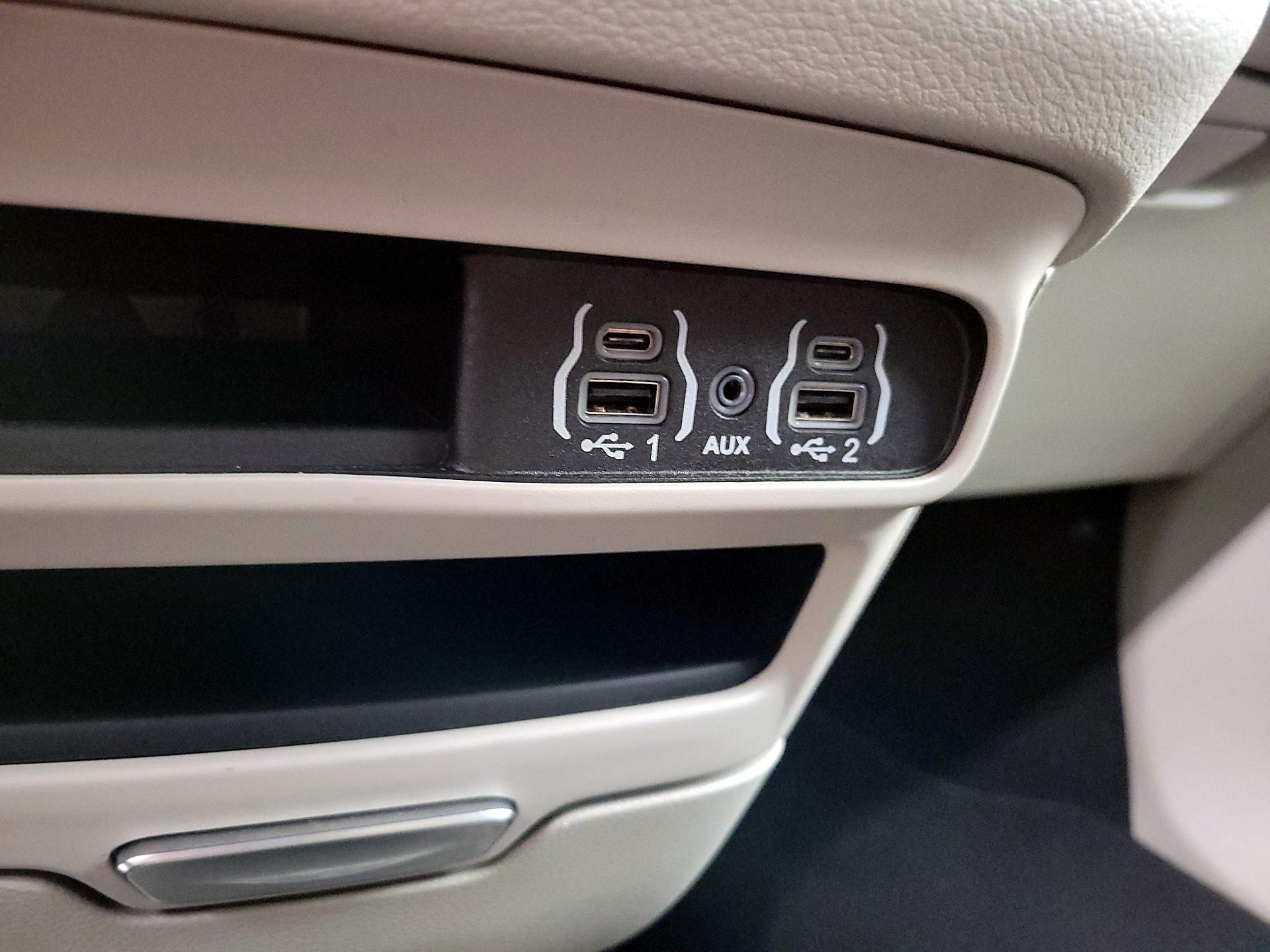 Thumbnail: 2024 Chrysler Pacifica - 18