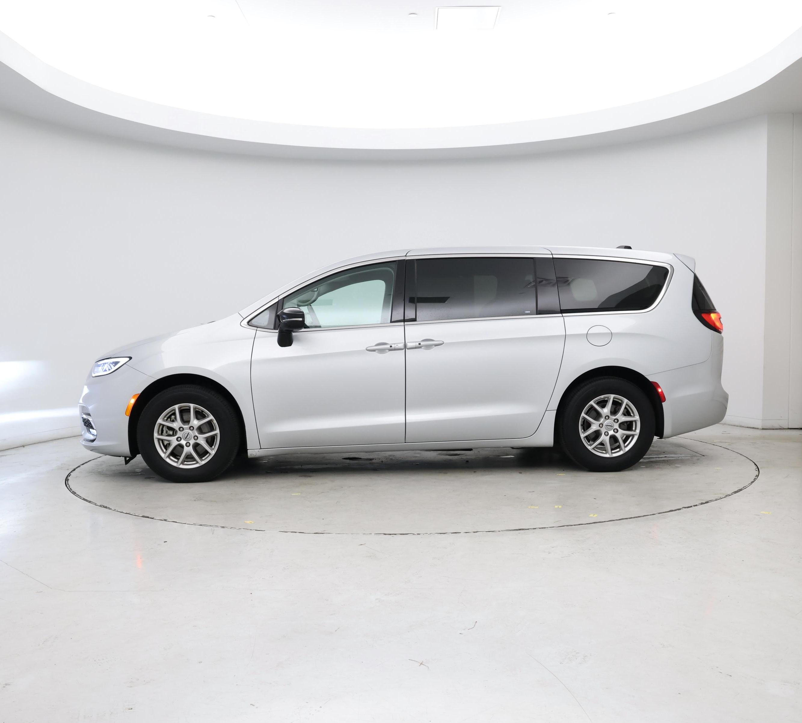 Thumbnail: 2024 Chrysler Pacifica - 3