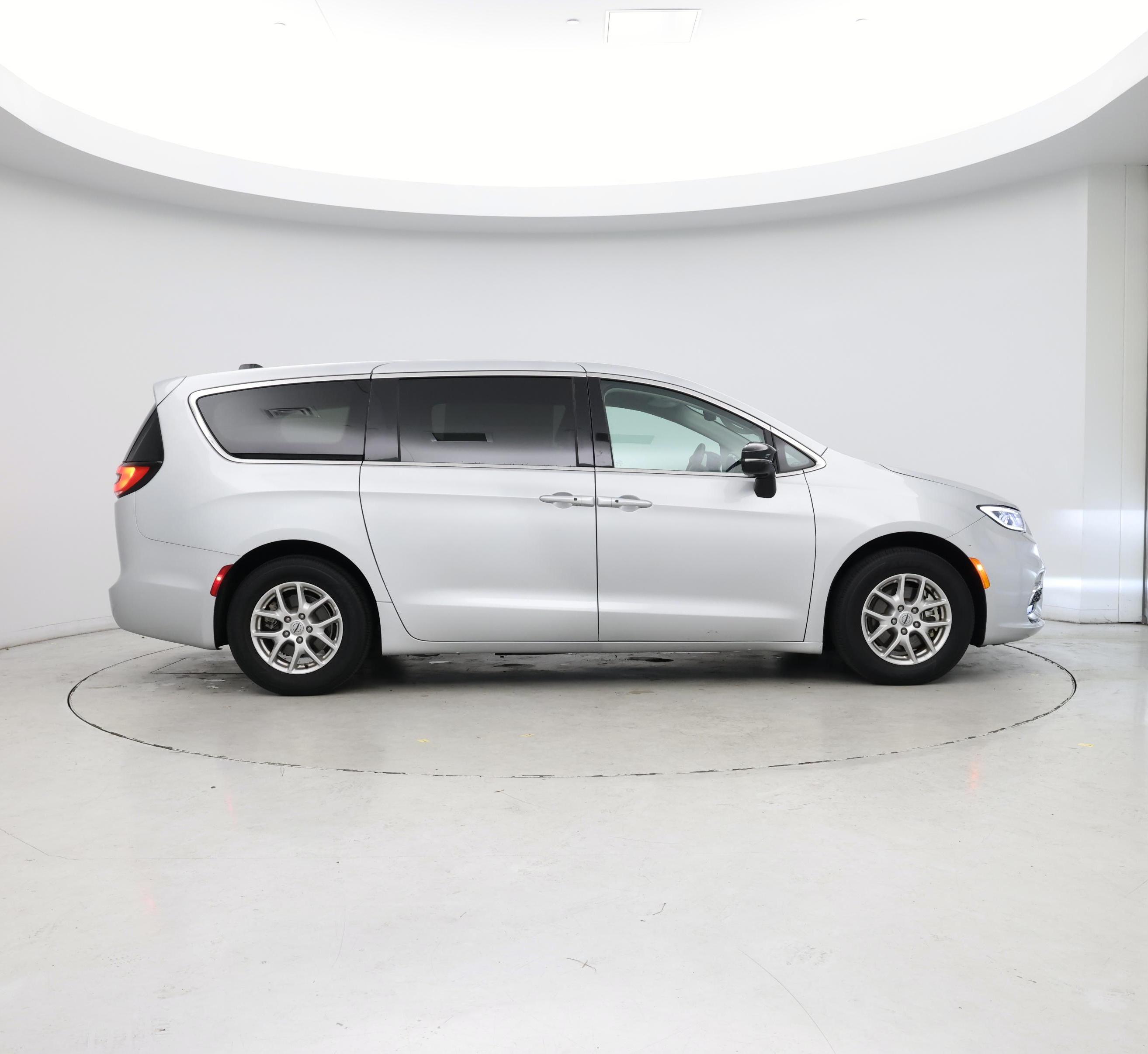 Thumbnail: 2024 Chrysler Pacifica - 7