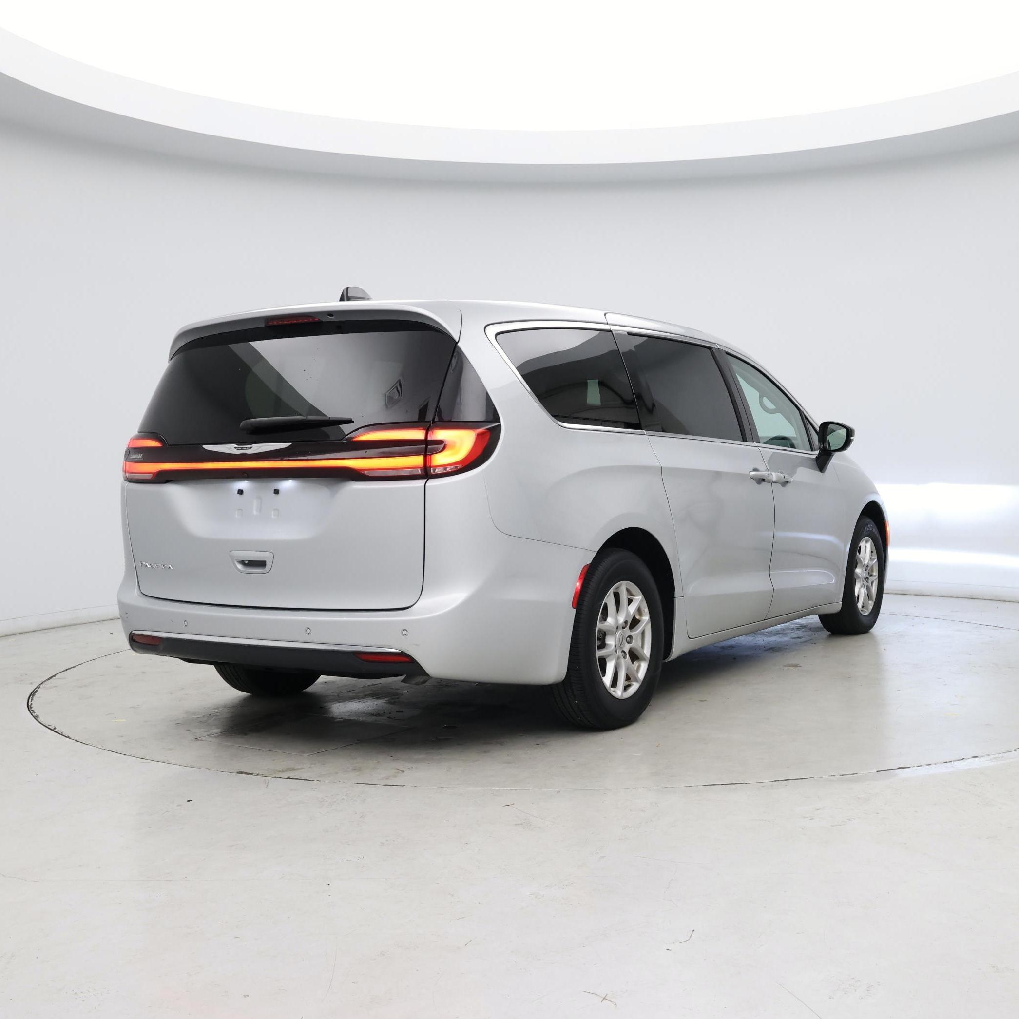 Thumbnail: 2024 Chrysler Pacifica - 8