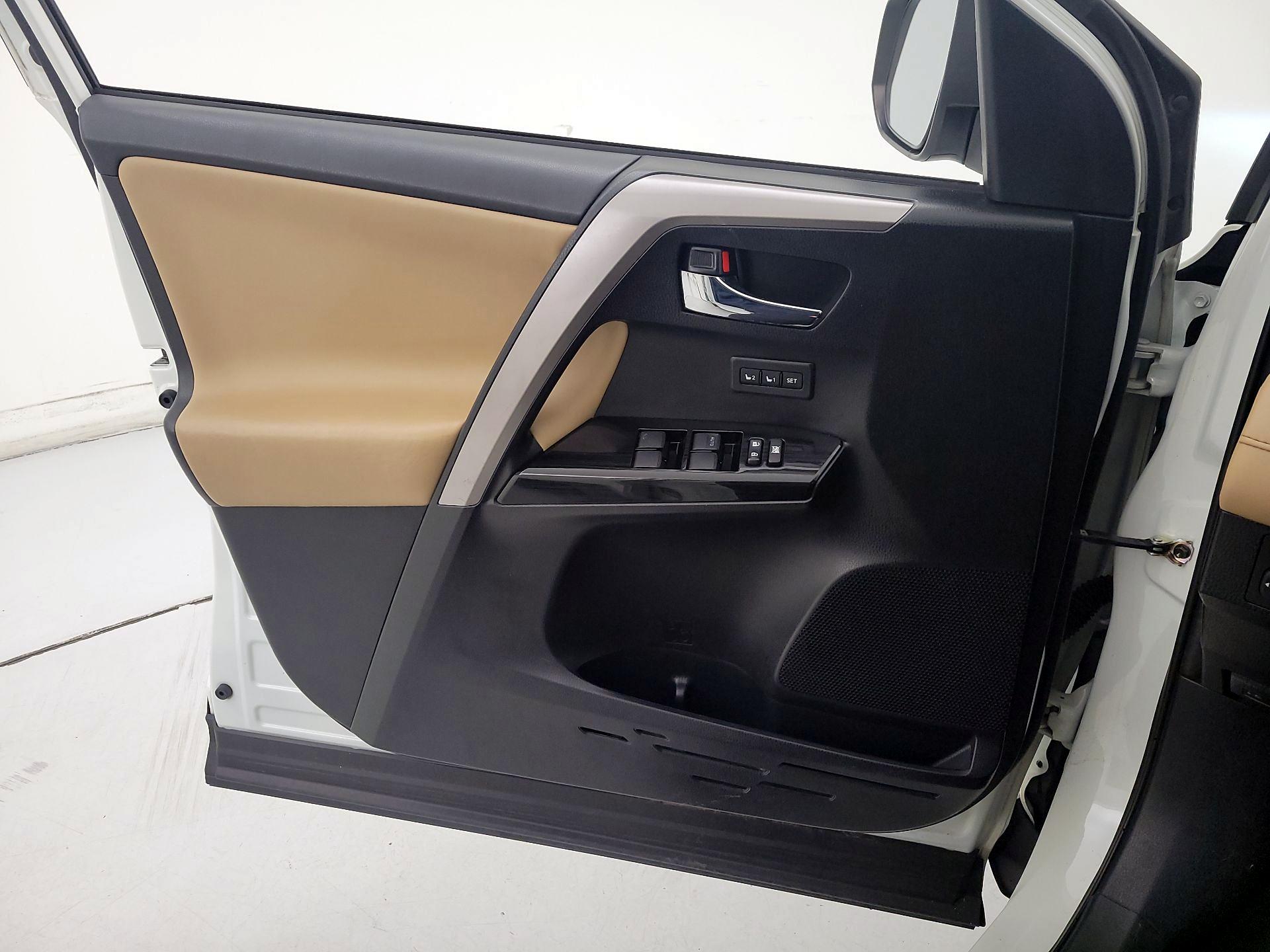 Thumbnail: 2018 Toyota RAV4 - 12