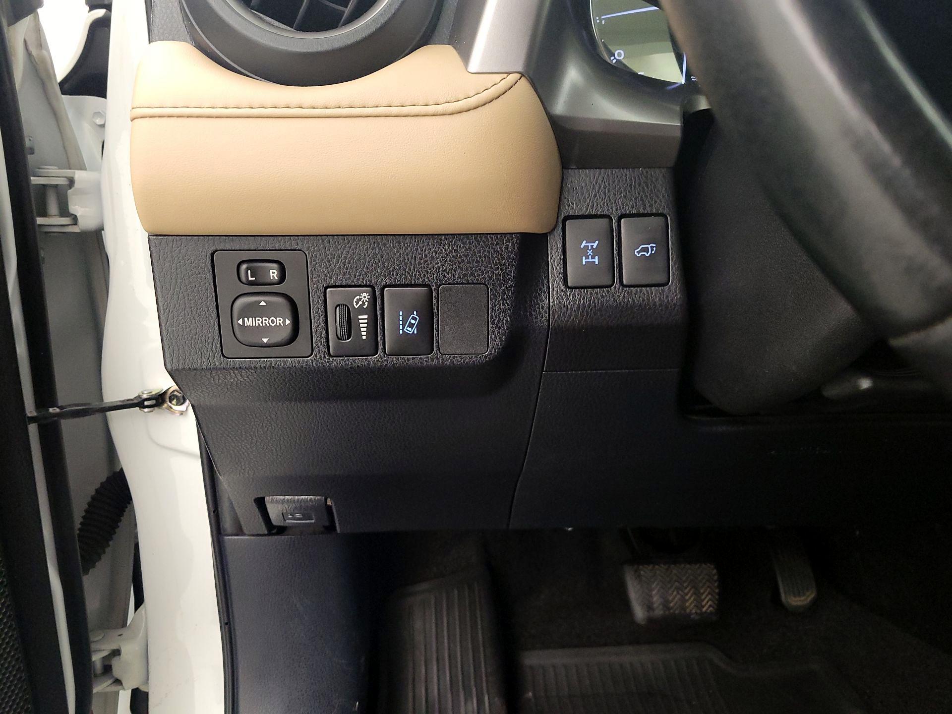 Thumbnail: 2018 Toyota RAV4 - 13