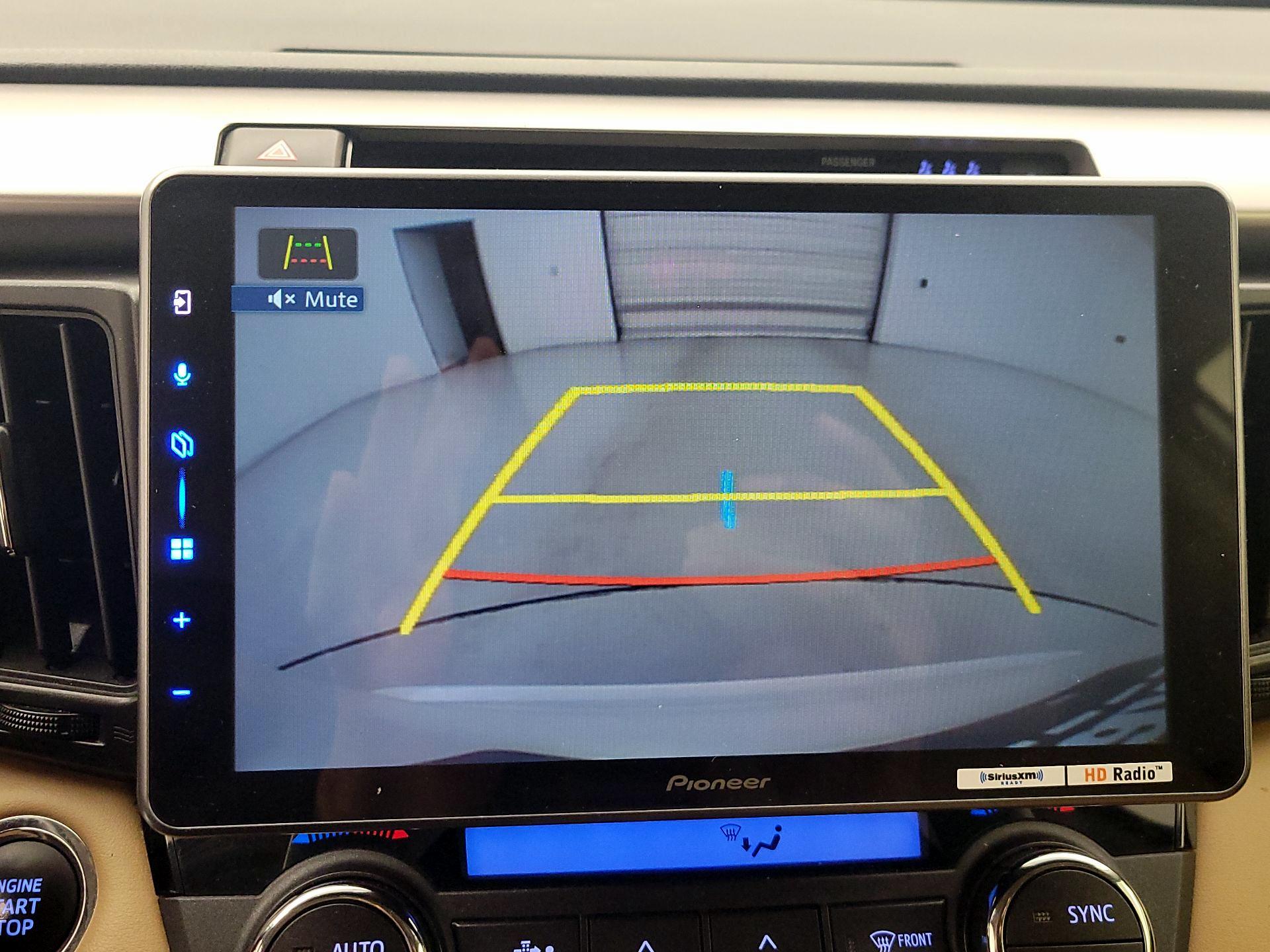 Thumbnail: 2018 Toyota RAV4 - 14