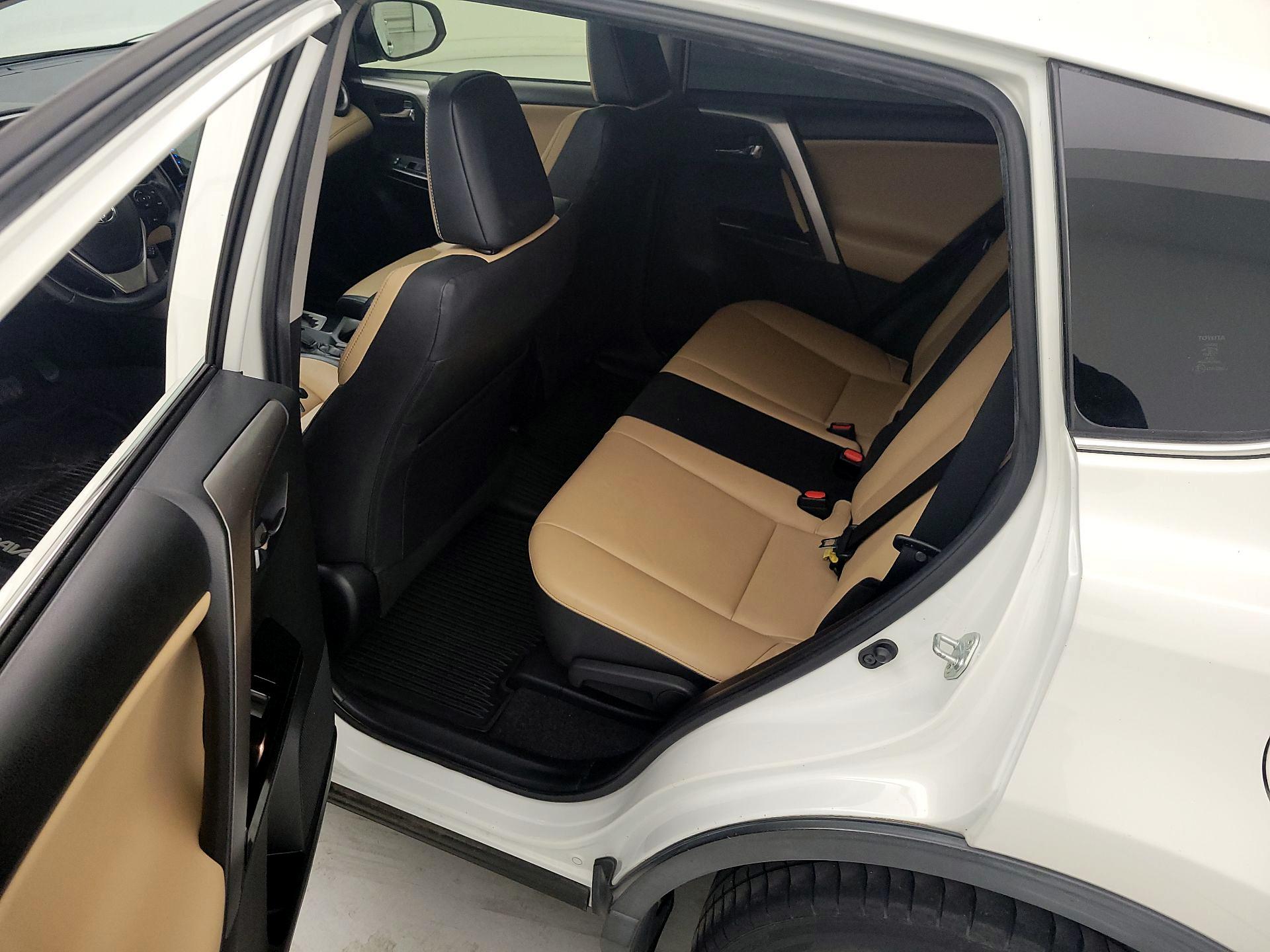 Thumbnail: 2018 Toyota RAV4 - 20