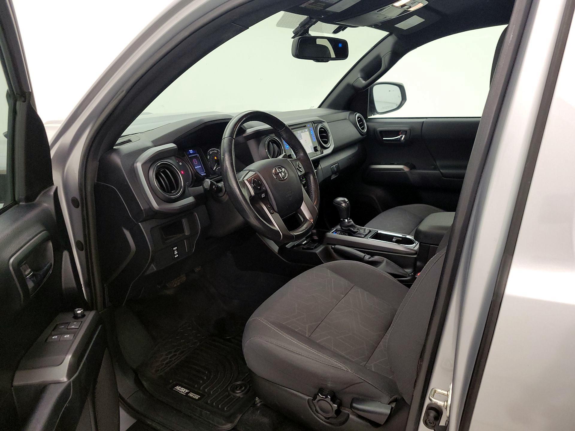 Thumbnail: 2016 Toyota Tacoma - 11