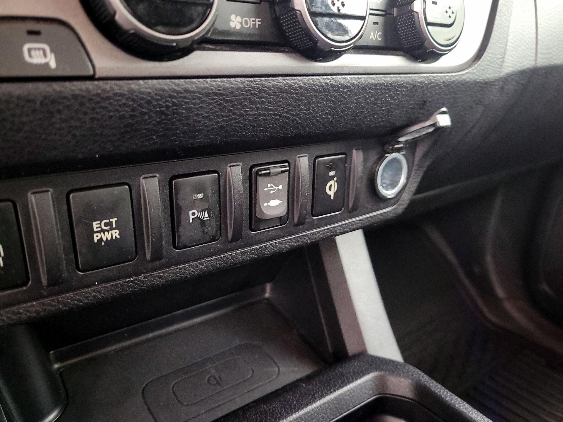 Thumbnail: 2016 Toyota Tacoma - 19