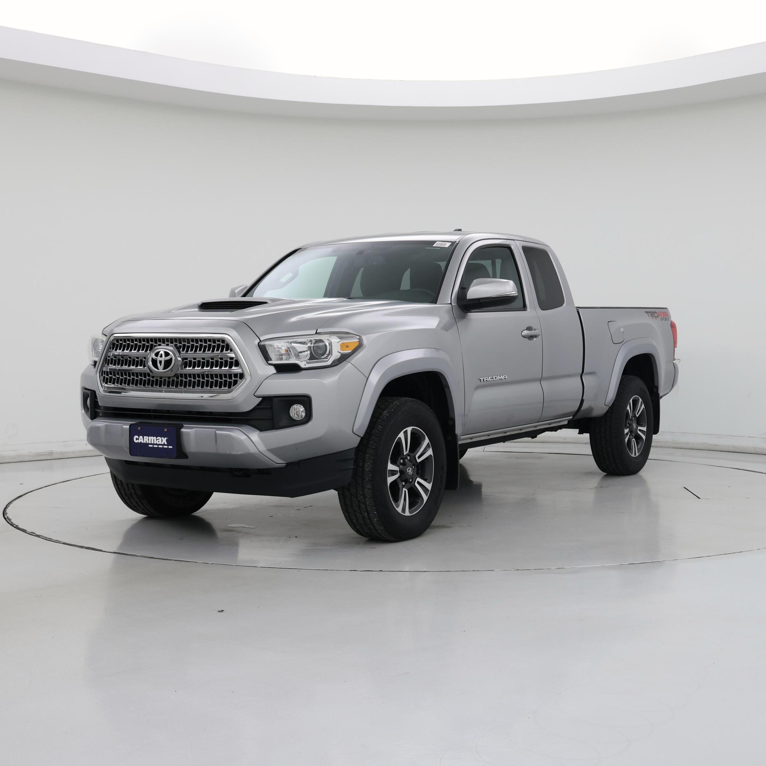 Thumbnail: 2016 Toyota Tacoma - 4