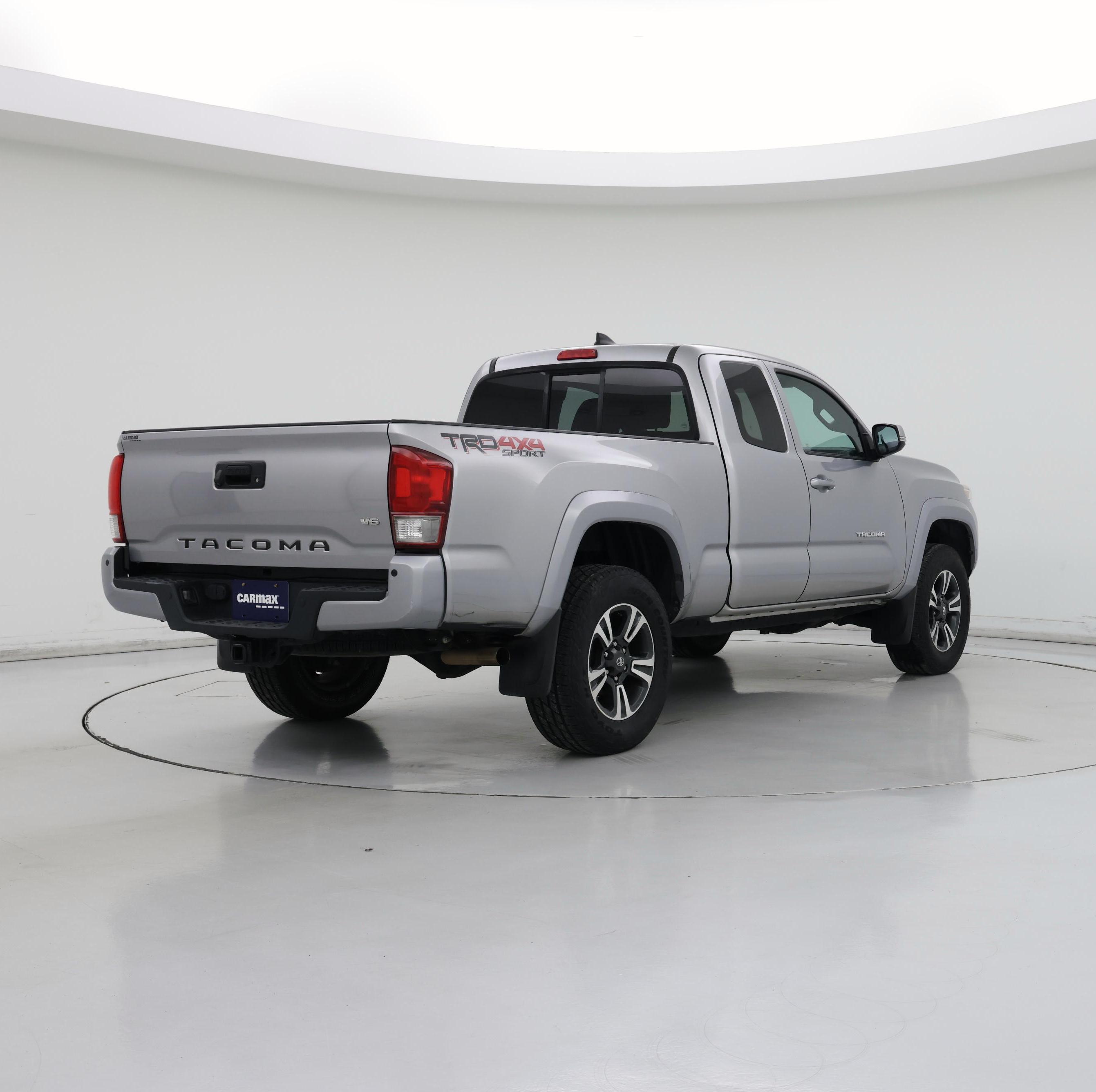 Thumbnail: 2016 Toyota Tacoma - 8