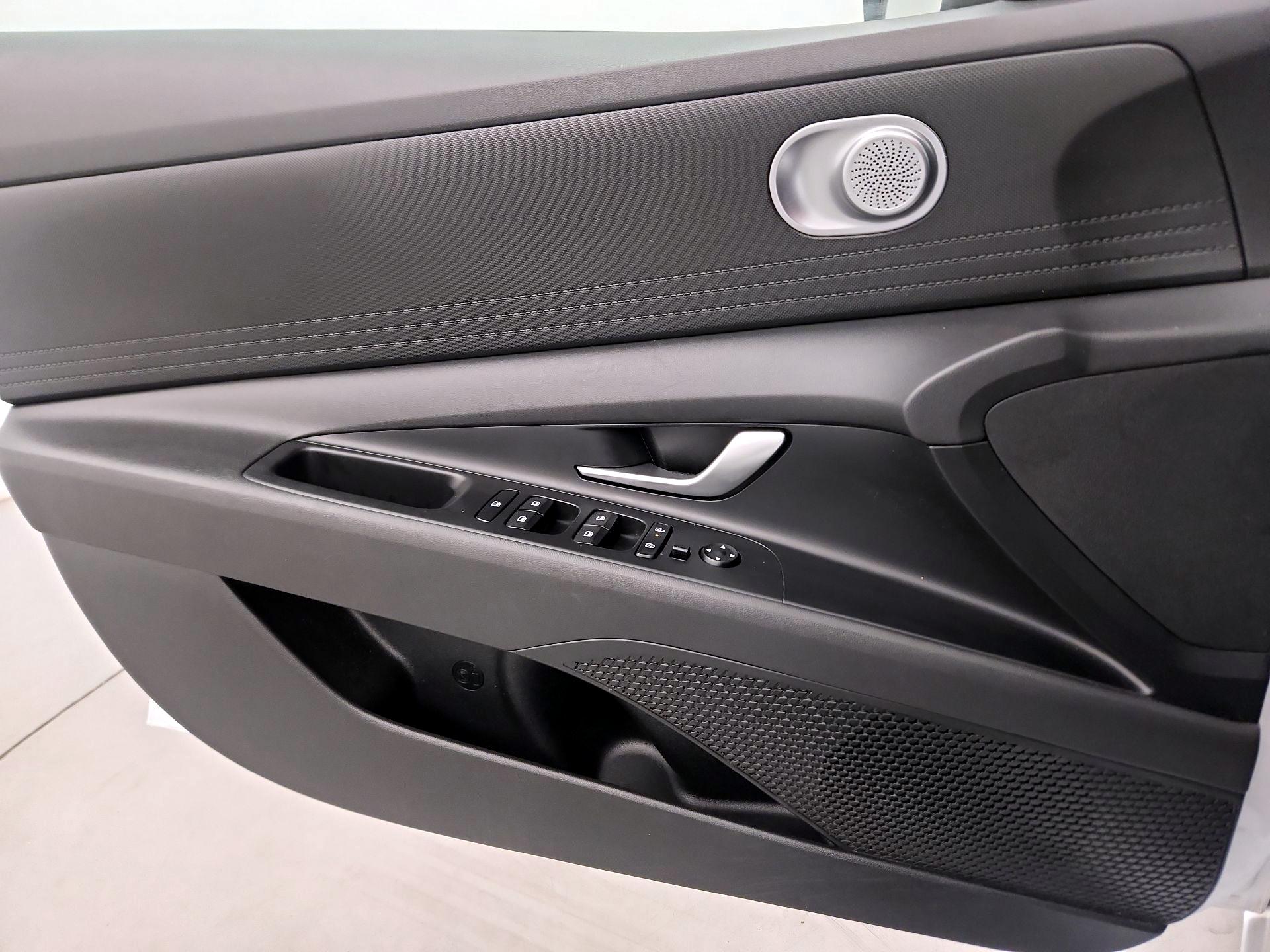 Thumbnail: 2024 Hyundai Elantra - 10