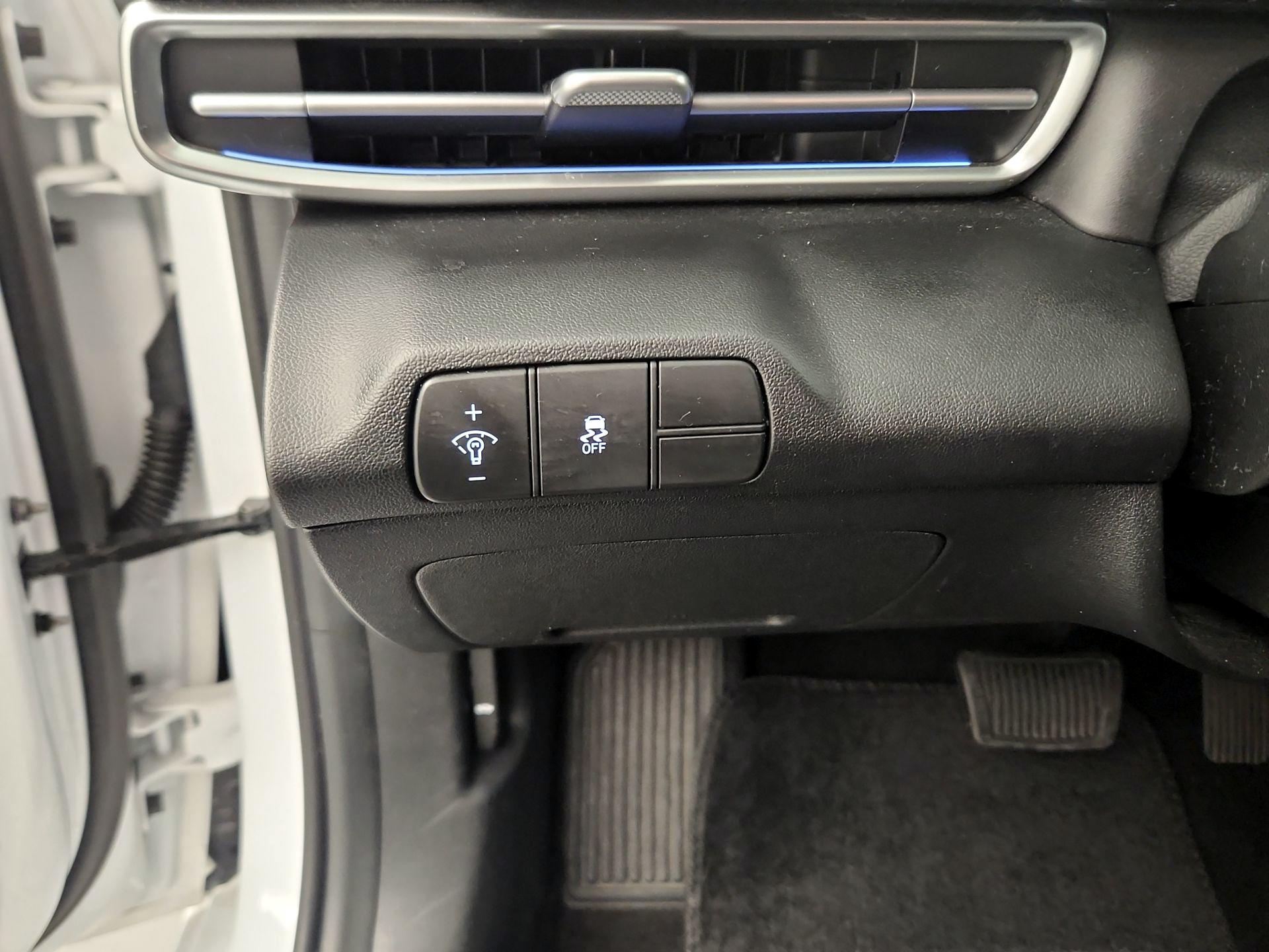 Thumbnail: 2024 Hyundai Elantra - 11