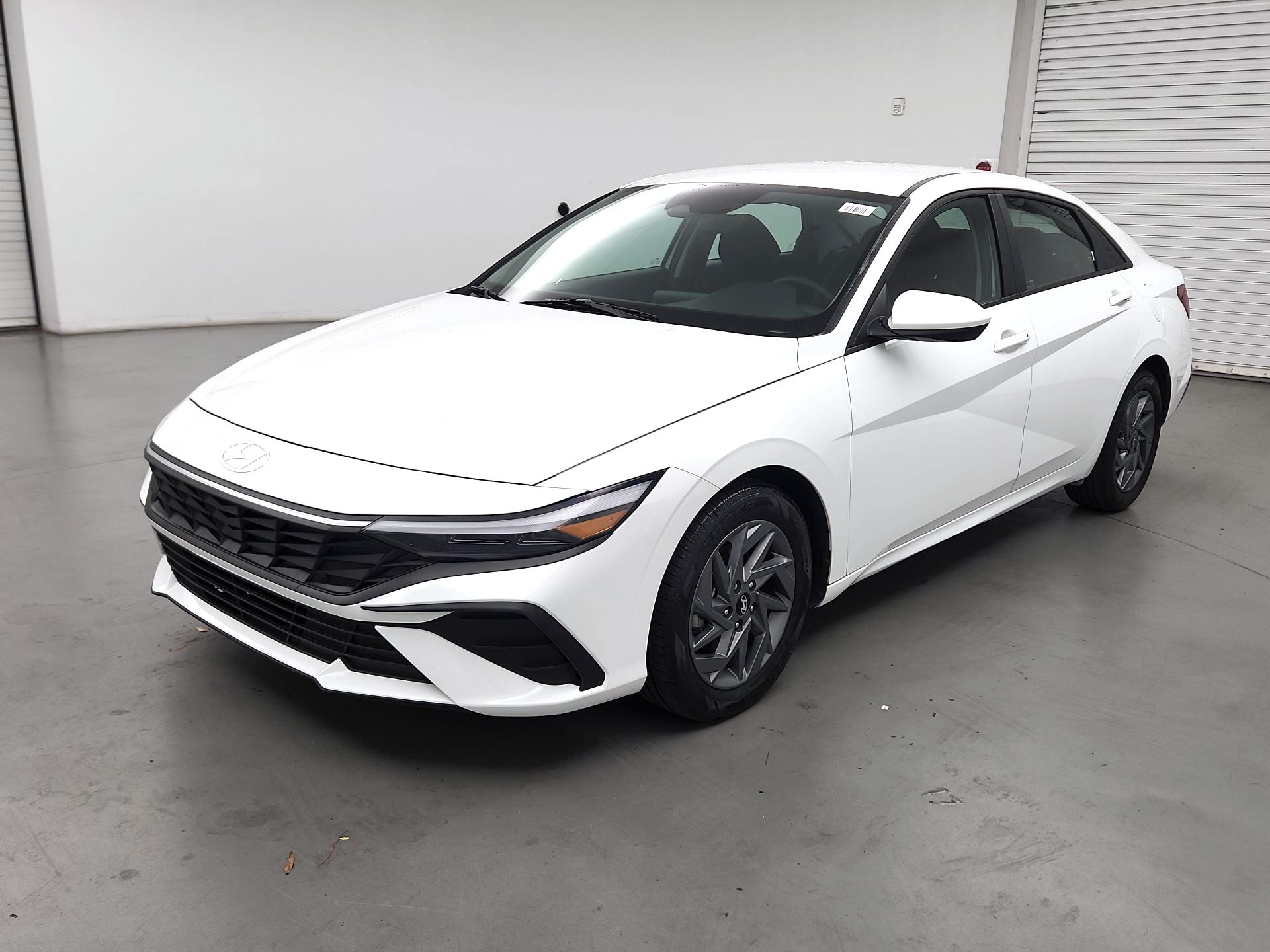 Thumbnail: 2024 Hyundai Elantra - 3