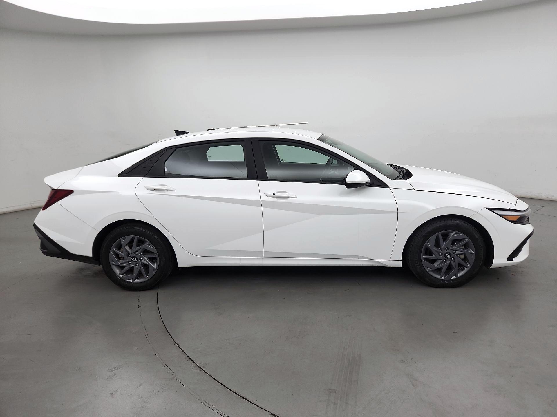 Thumbnail: 2024 Hyundai Elantra - 4