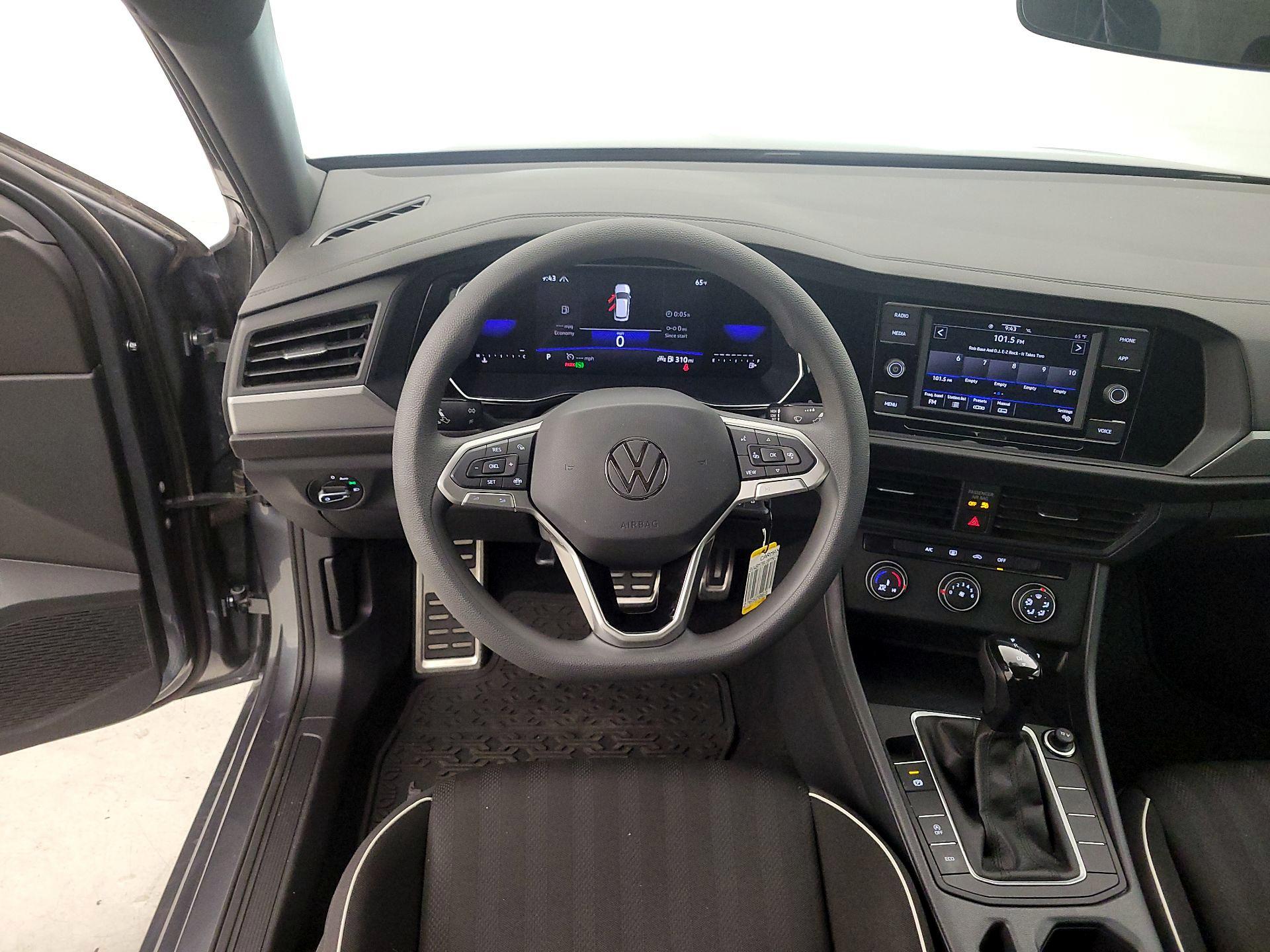 Thumbnail: 2023 Volkswagen Jetta - 10