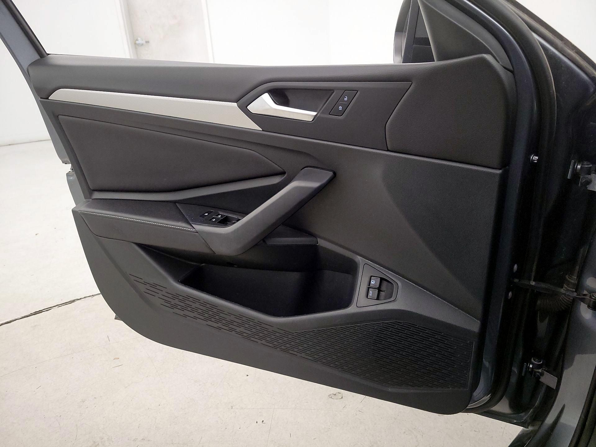 Thumbnail: 2023 Volkswagen Jetta - 12