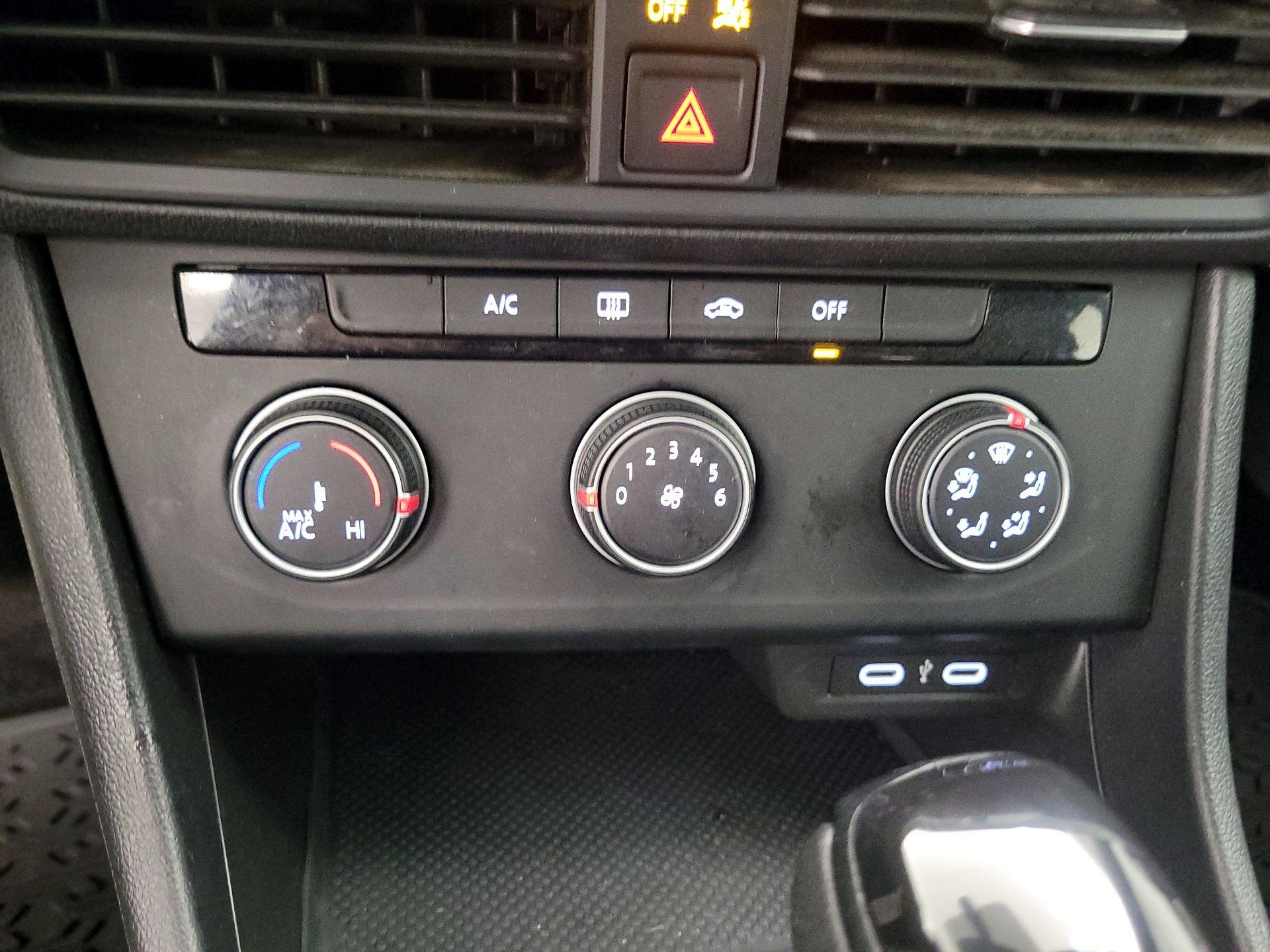 Thumbnail: 2023 Volkswagen Jetta - 15