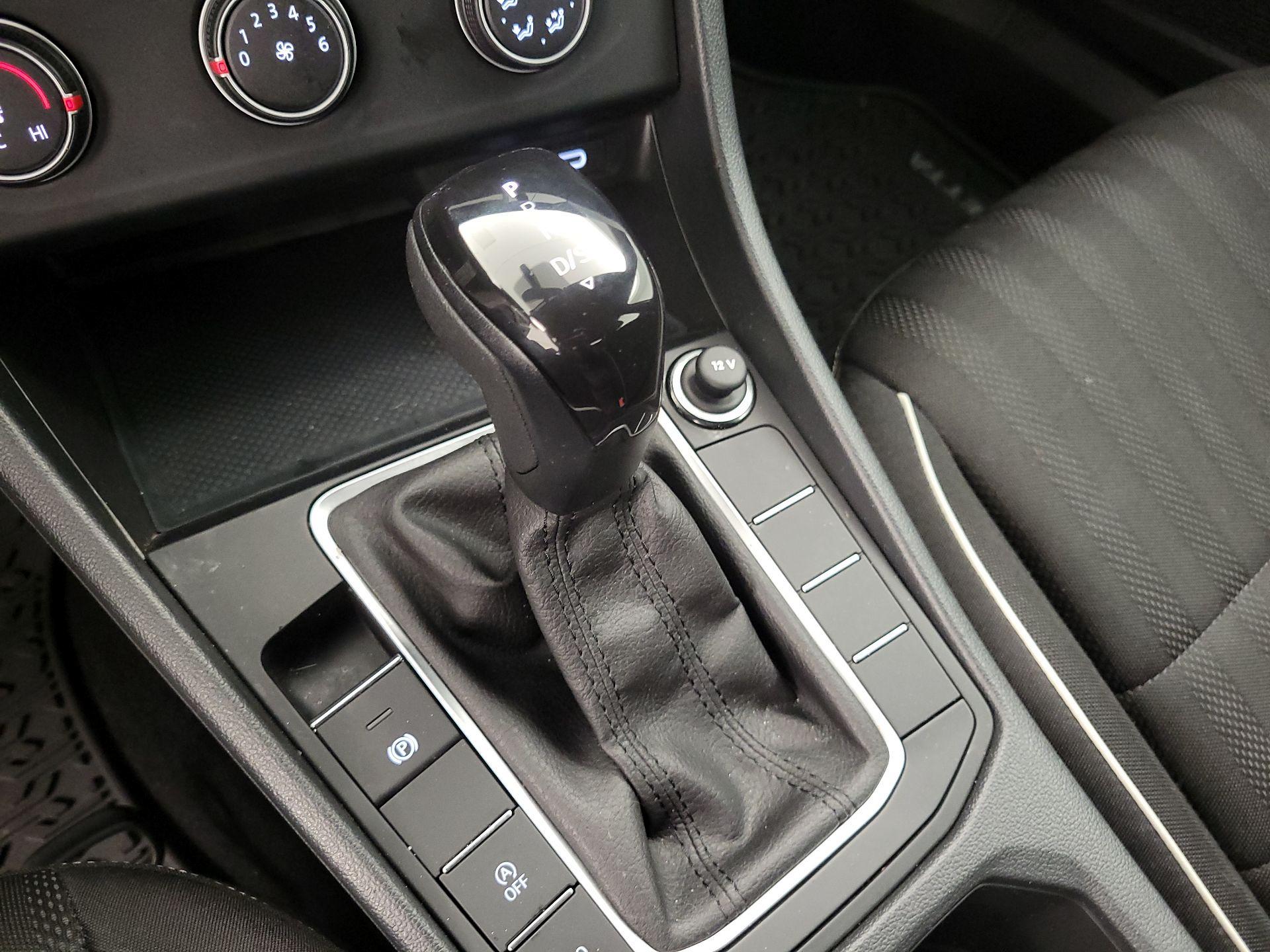 Thumbnail: 2023 Volkswagen Jetta - 16