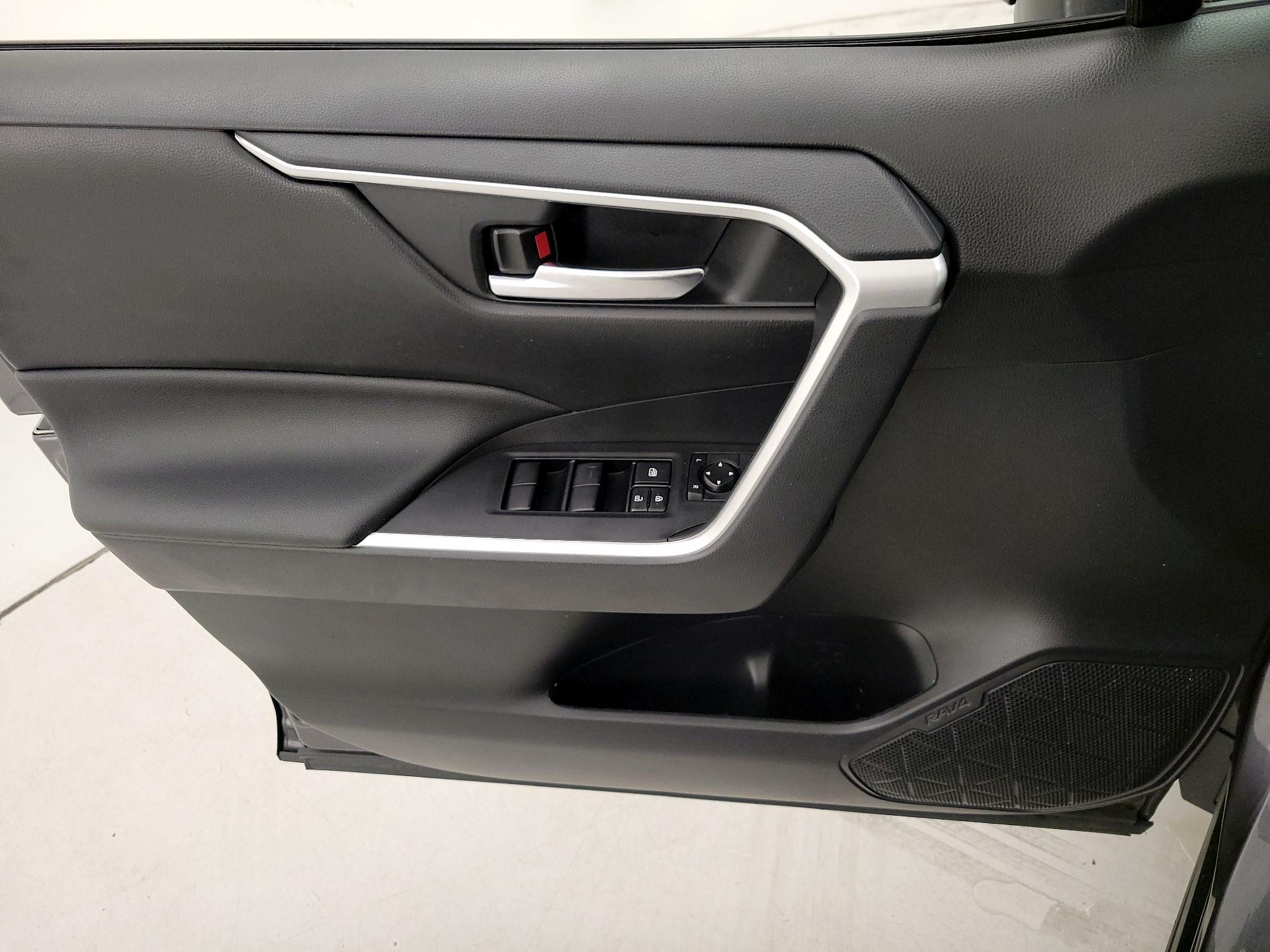 Thumbnail: 2021 Toyota RAV4 - 12