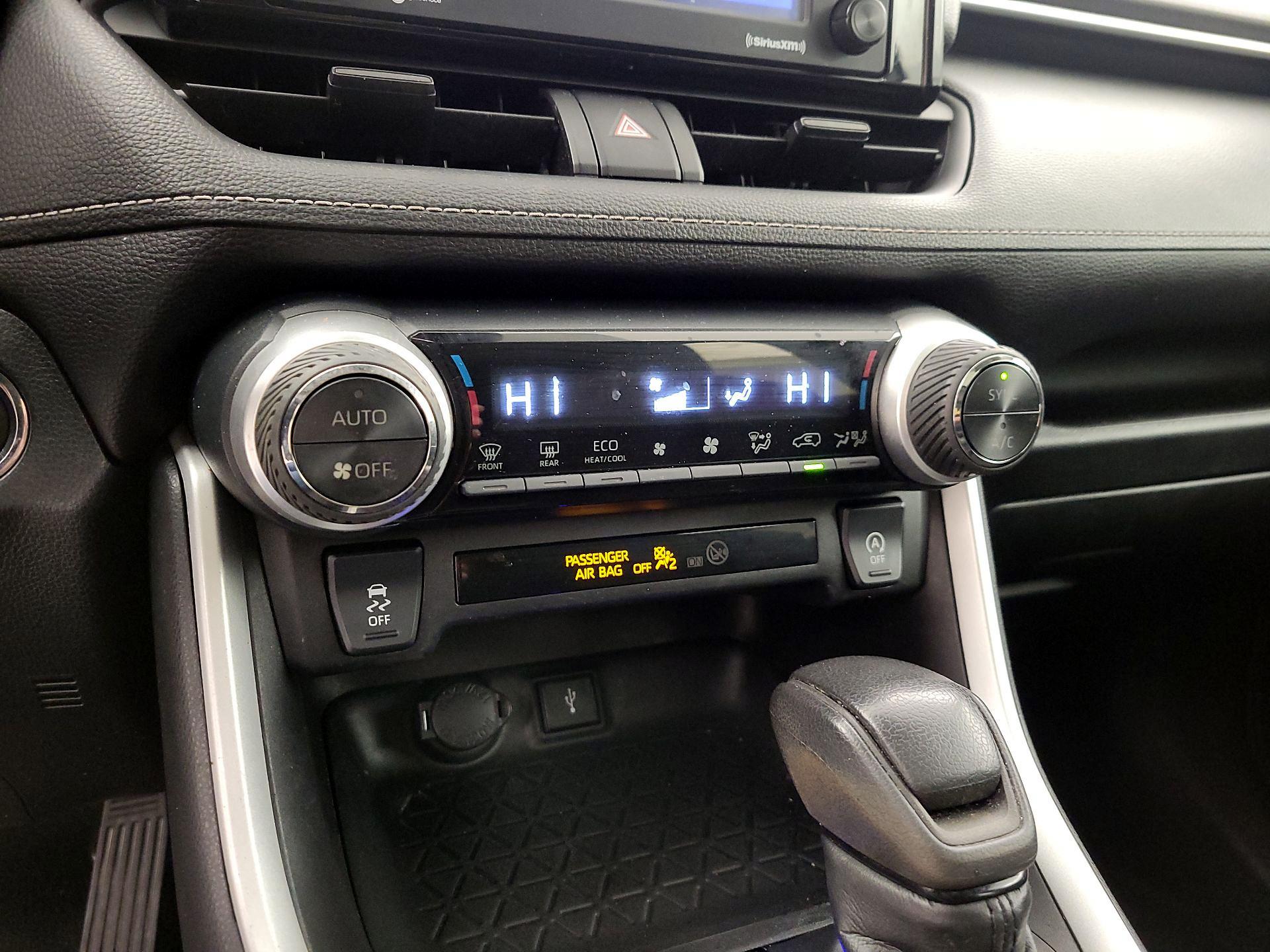 Thumbnail: 2021 Toyota RAV4 - 16