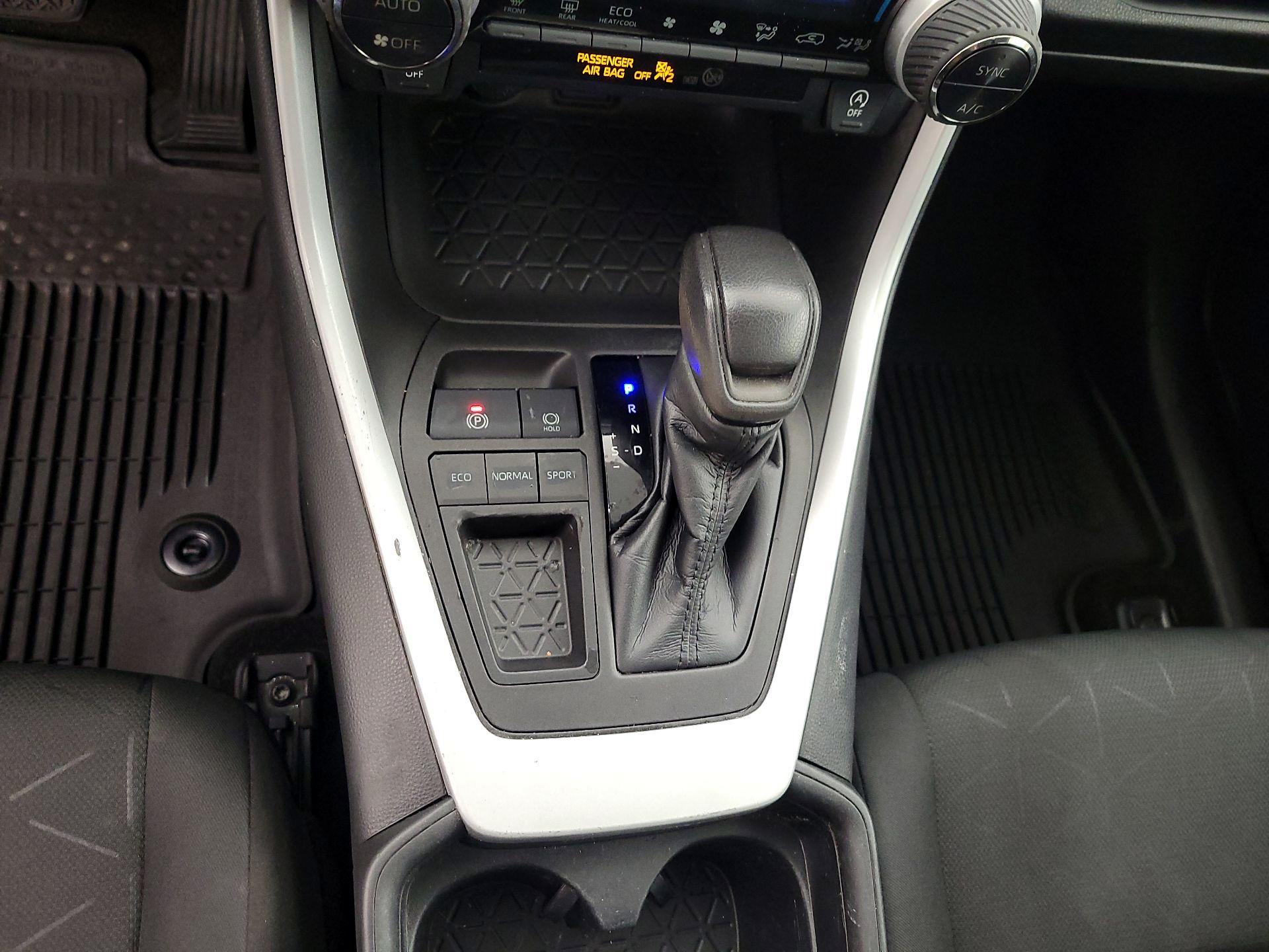 Thumbnail: 2021 Toyota RAV4 - 17