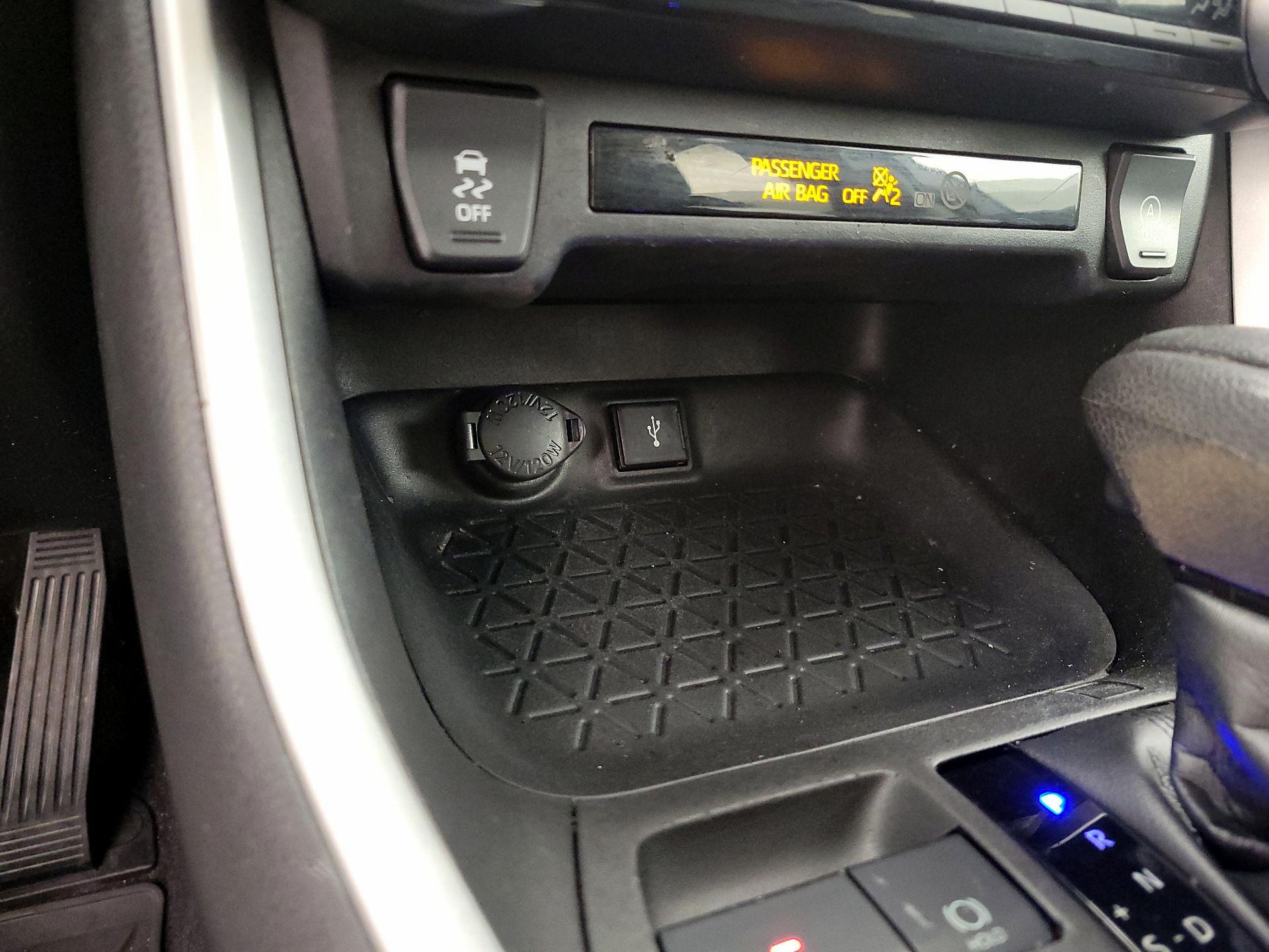 Thumbnail: 2021 Toyota RAV4 - 18