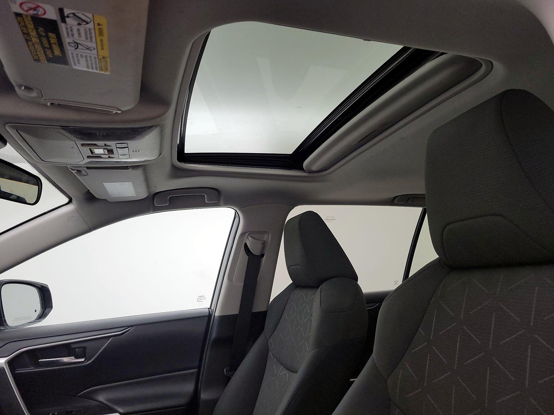 Thumbnail: 2021 Toyota RAV4 - 19