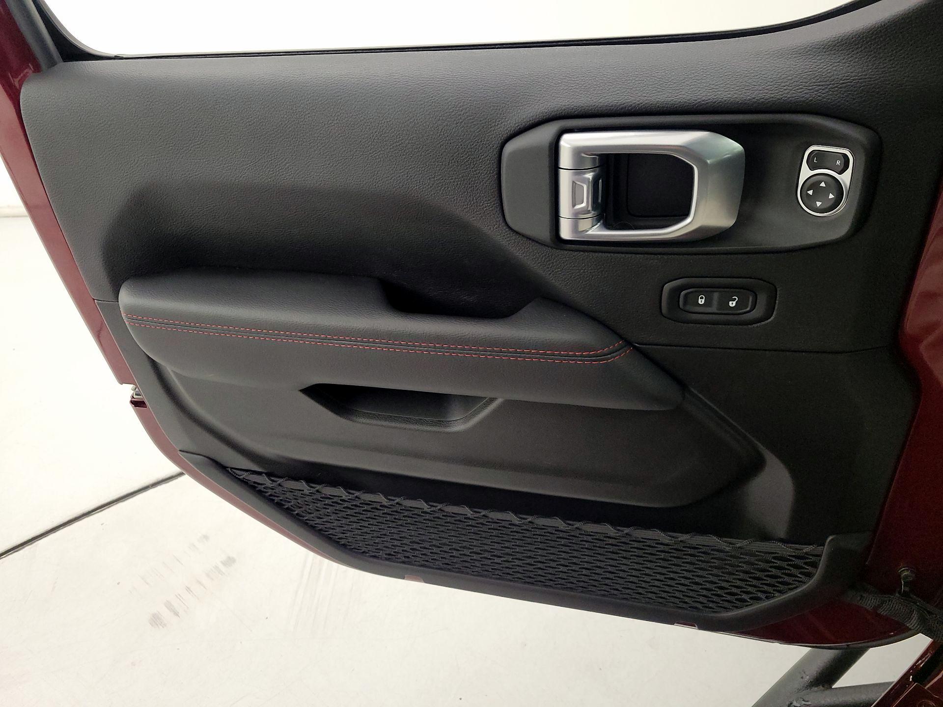 Thumbnail: 2021 Jeep Gladiator - 12