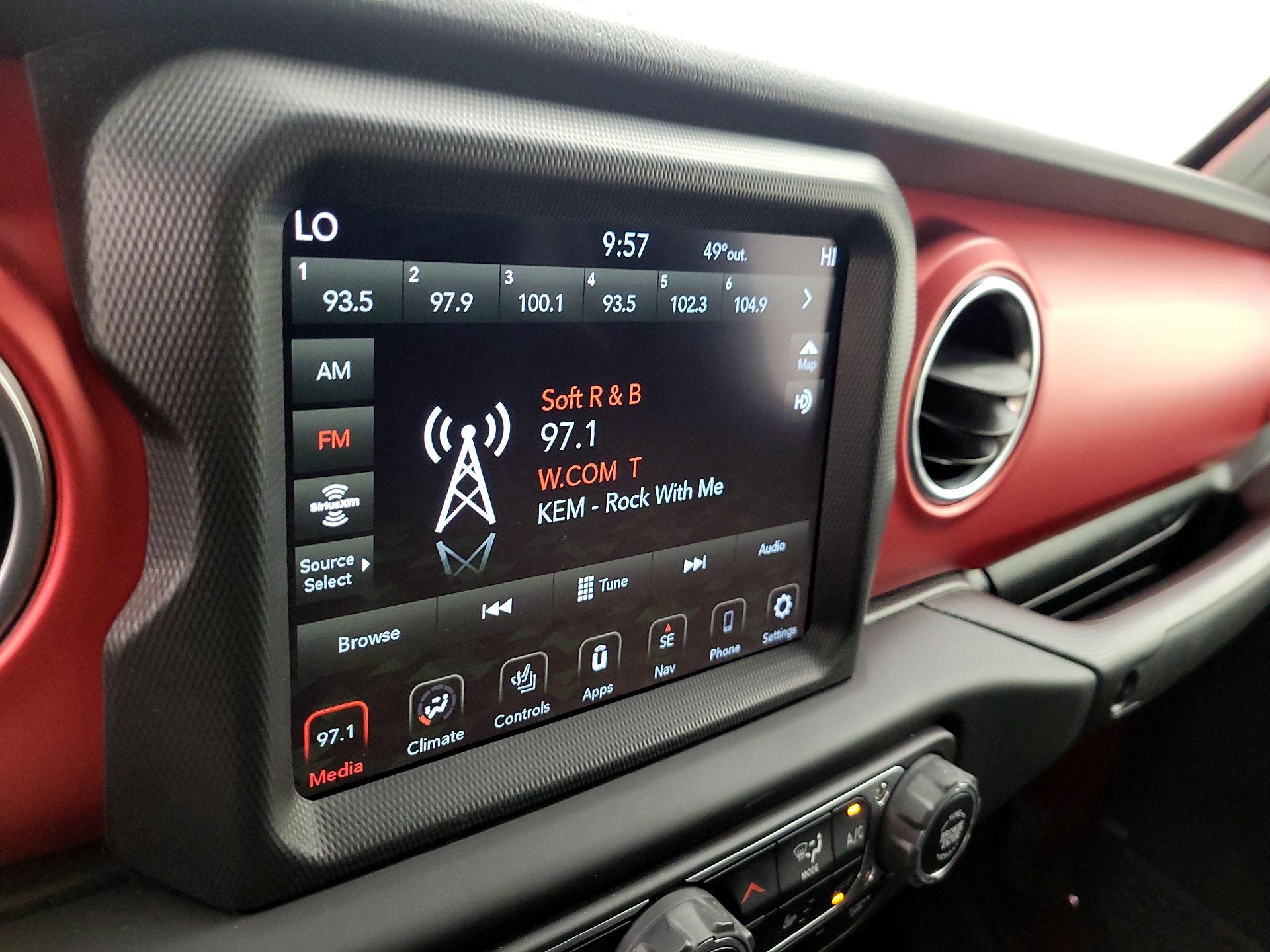 Thumbnail: 2021 Jeep Gladiator - 16