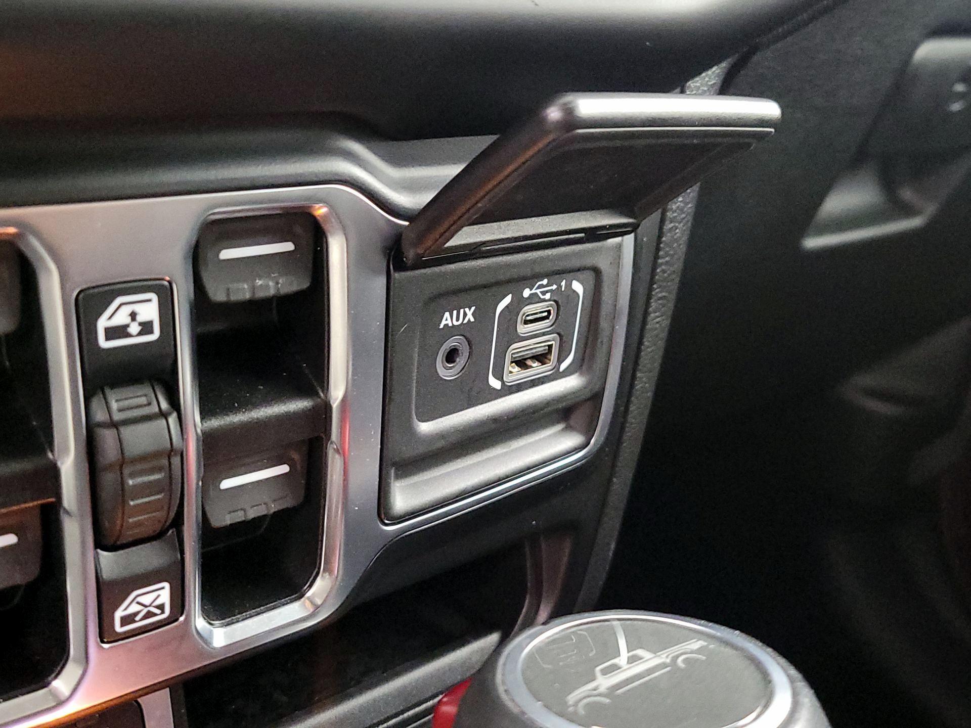 Thumbnail: 2021 Jeep Gladiator - 19