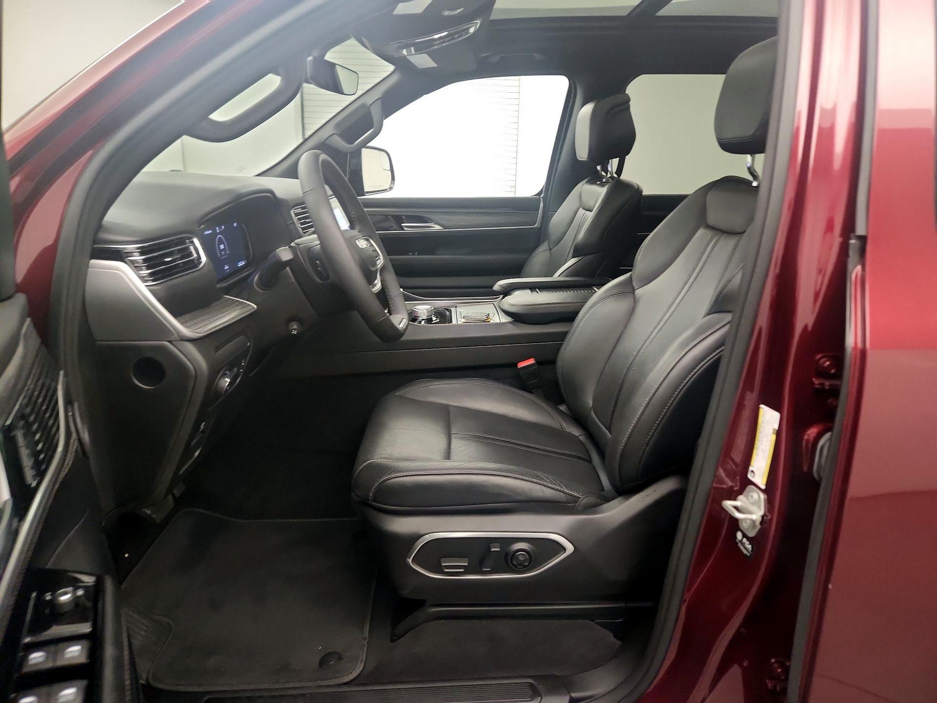 Thumbnail: 2024 Jeep Wagoneer - 9