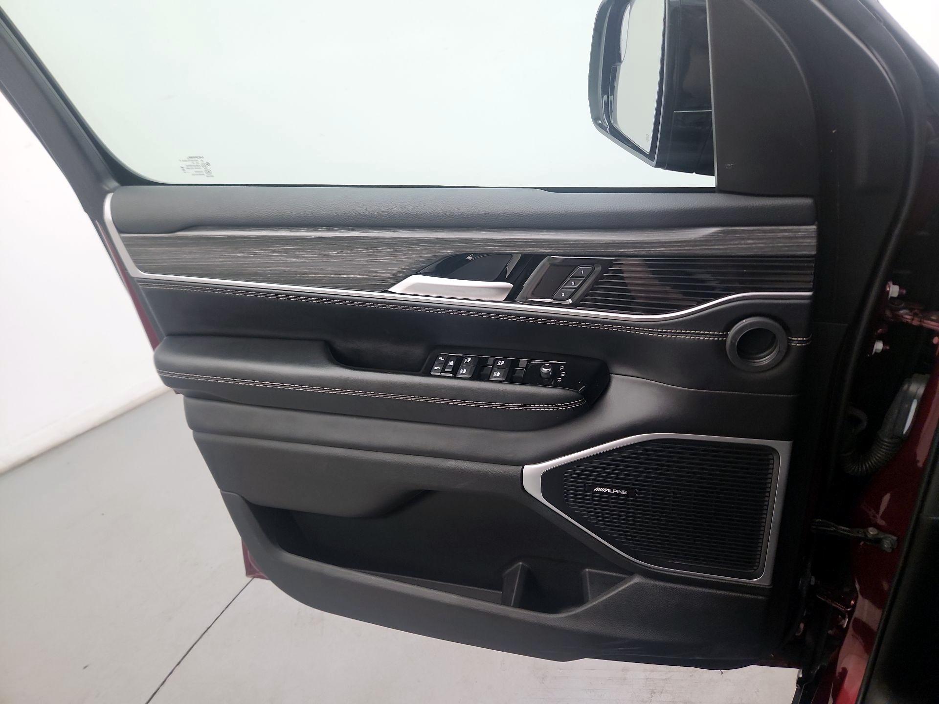 Thumbnail: 2024 Jeep Wagoneer - 10