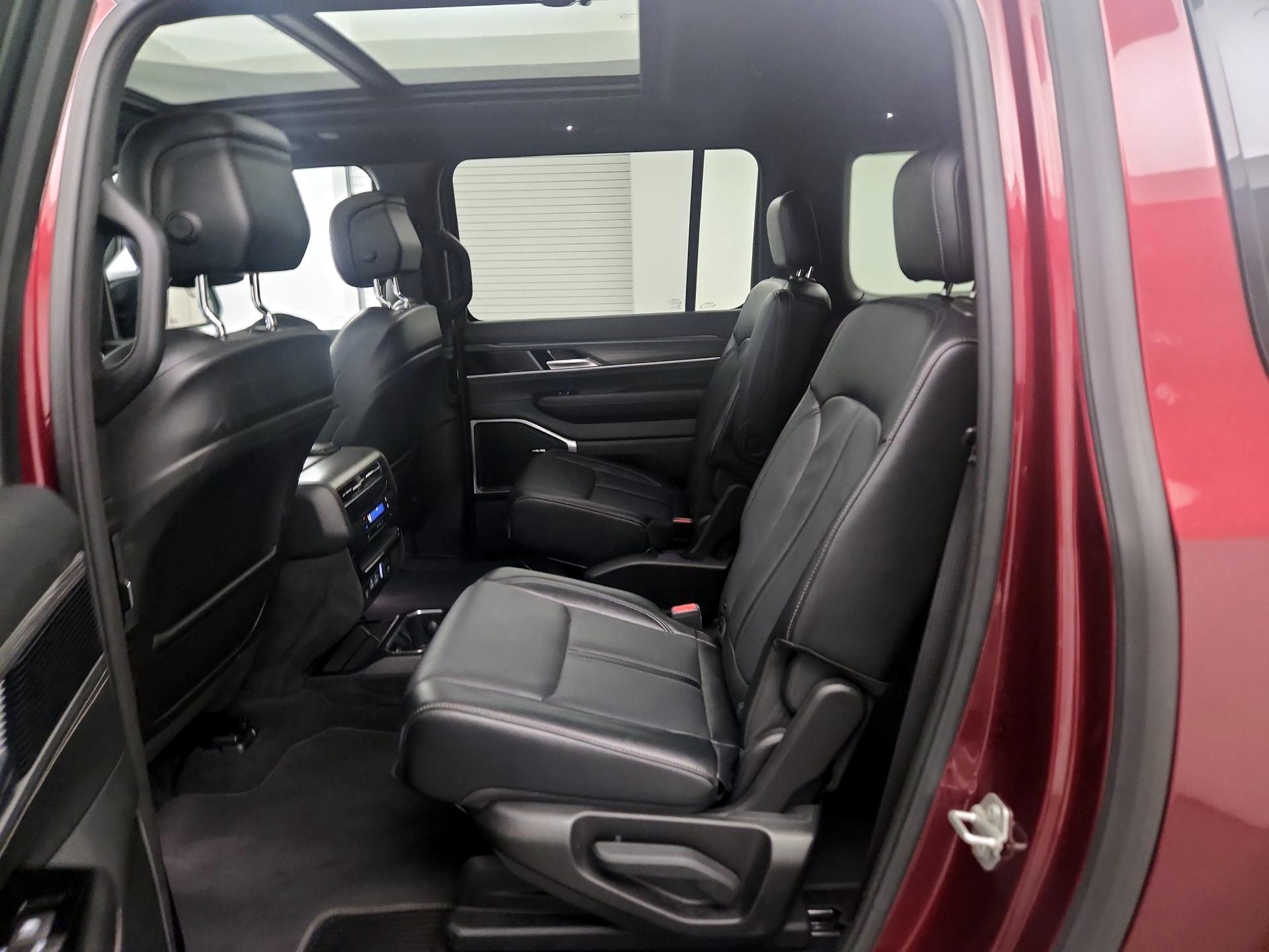 Thumbnail: 2024 Jeep Wagoneer - 19