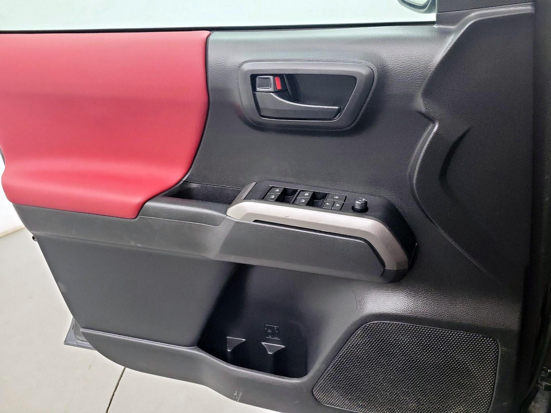 Thumbnail: 2022 Toyota Tacoma - 10