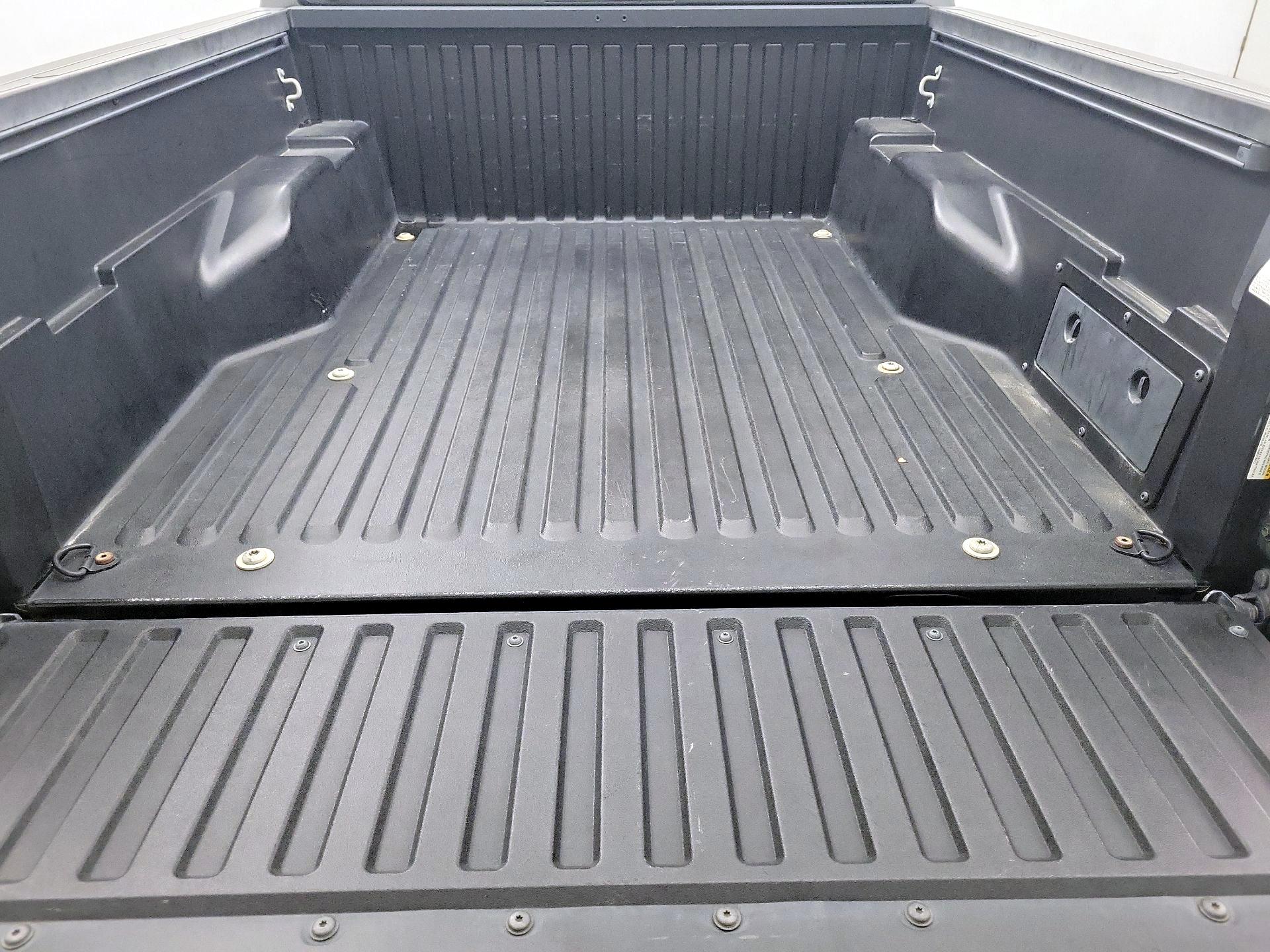 Thumbnail: 2022 Toyota Tacoma - 18