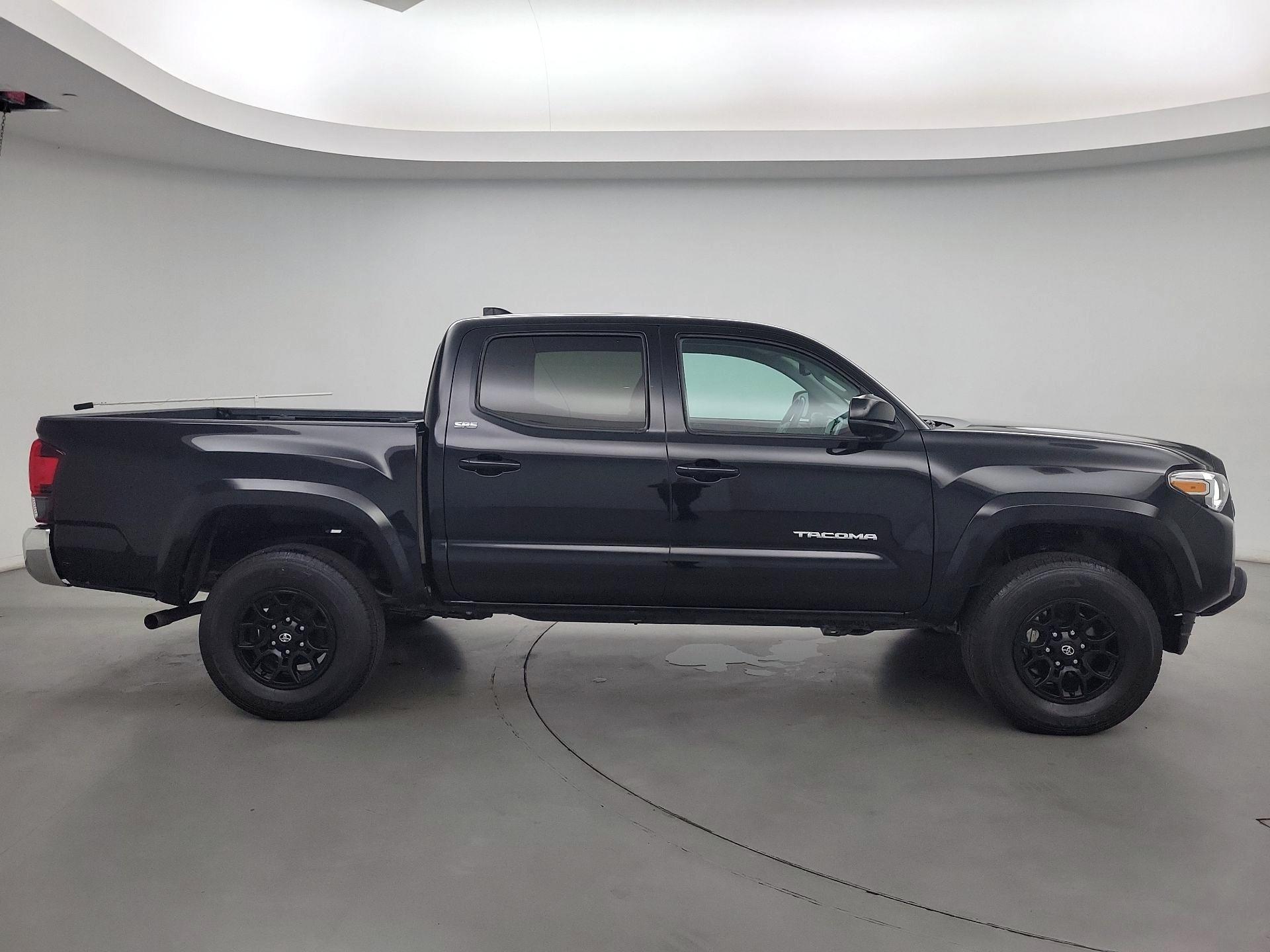 Thumbnail: 2022 Toyota Tacoma - 4