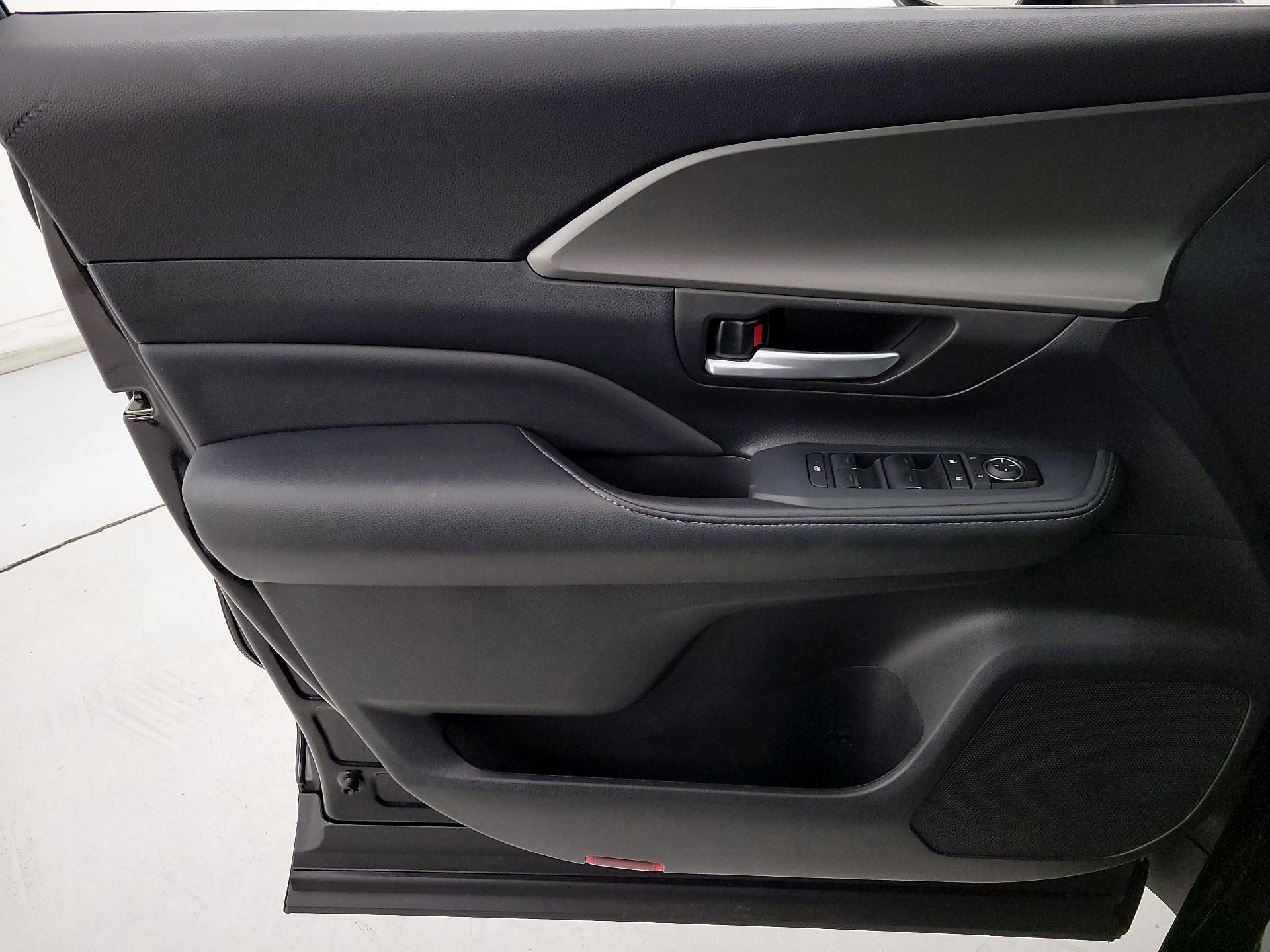 Thumbnail: 2025 Toyota Grand Highlander - 12