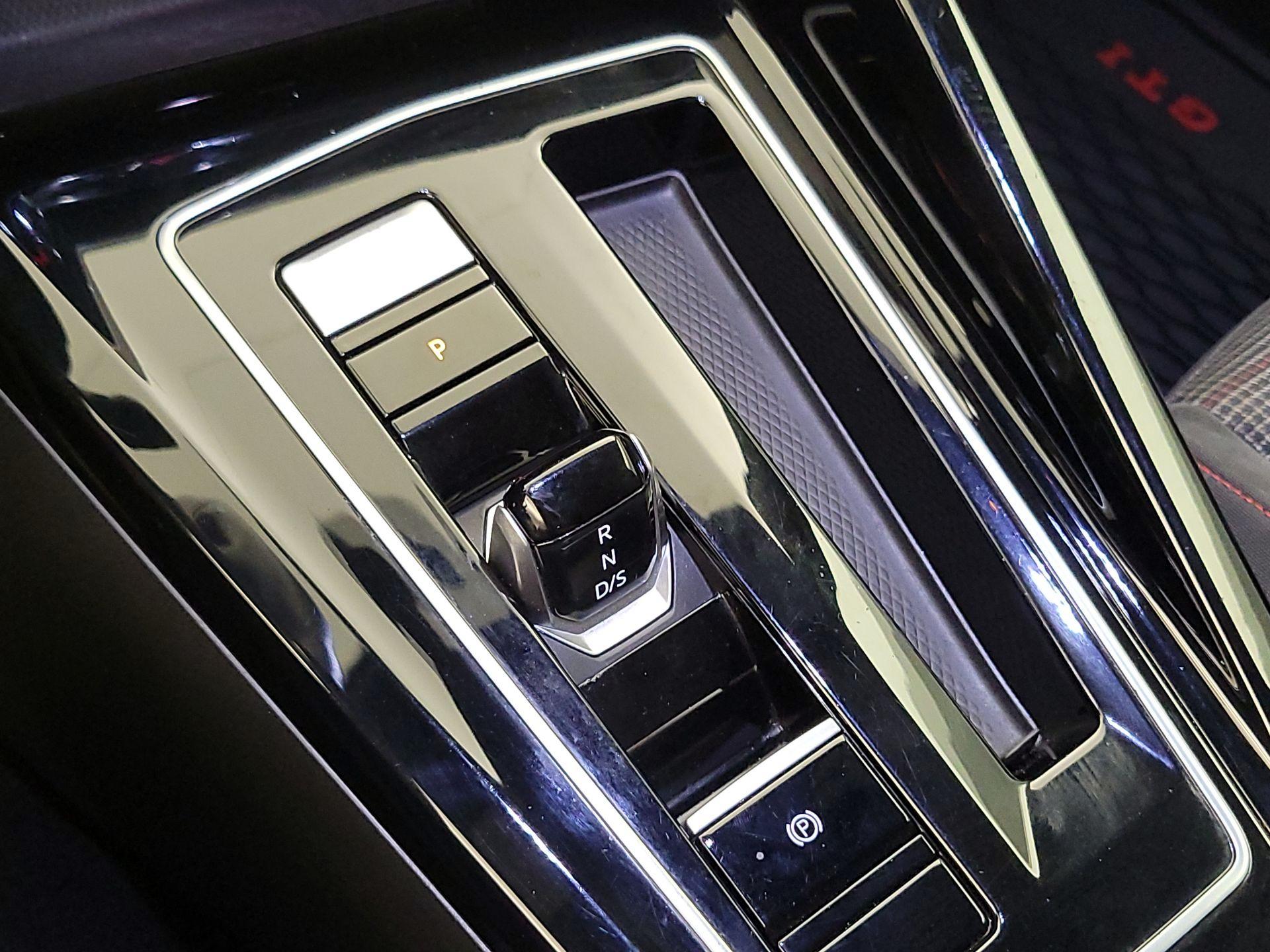 Thumbnail: 2023 Volkswagen Golf - 17