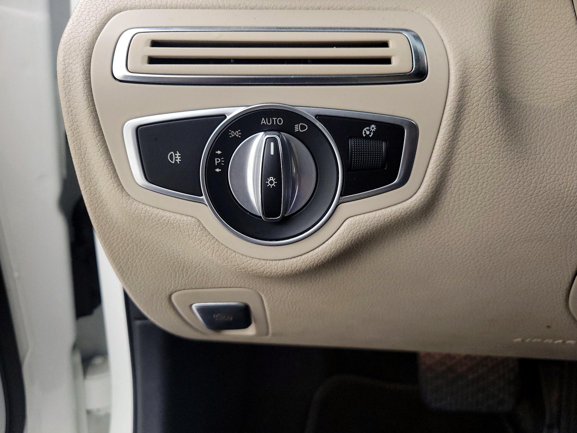 Thumbnail: 2019 Mercedes-Benz C-Class - 13