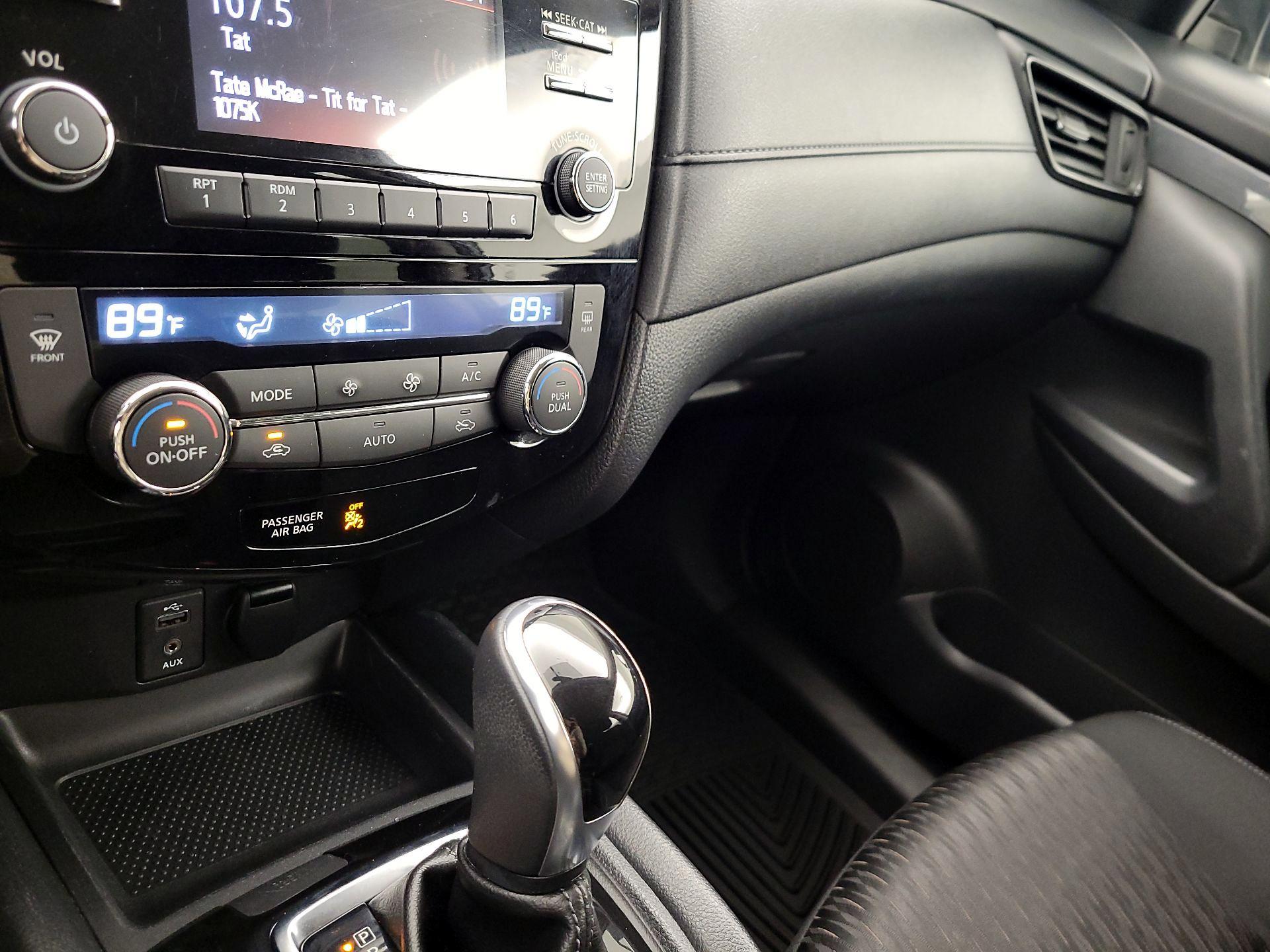 Thumbnail: 2017 Nissan Rogue - 15