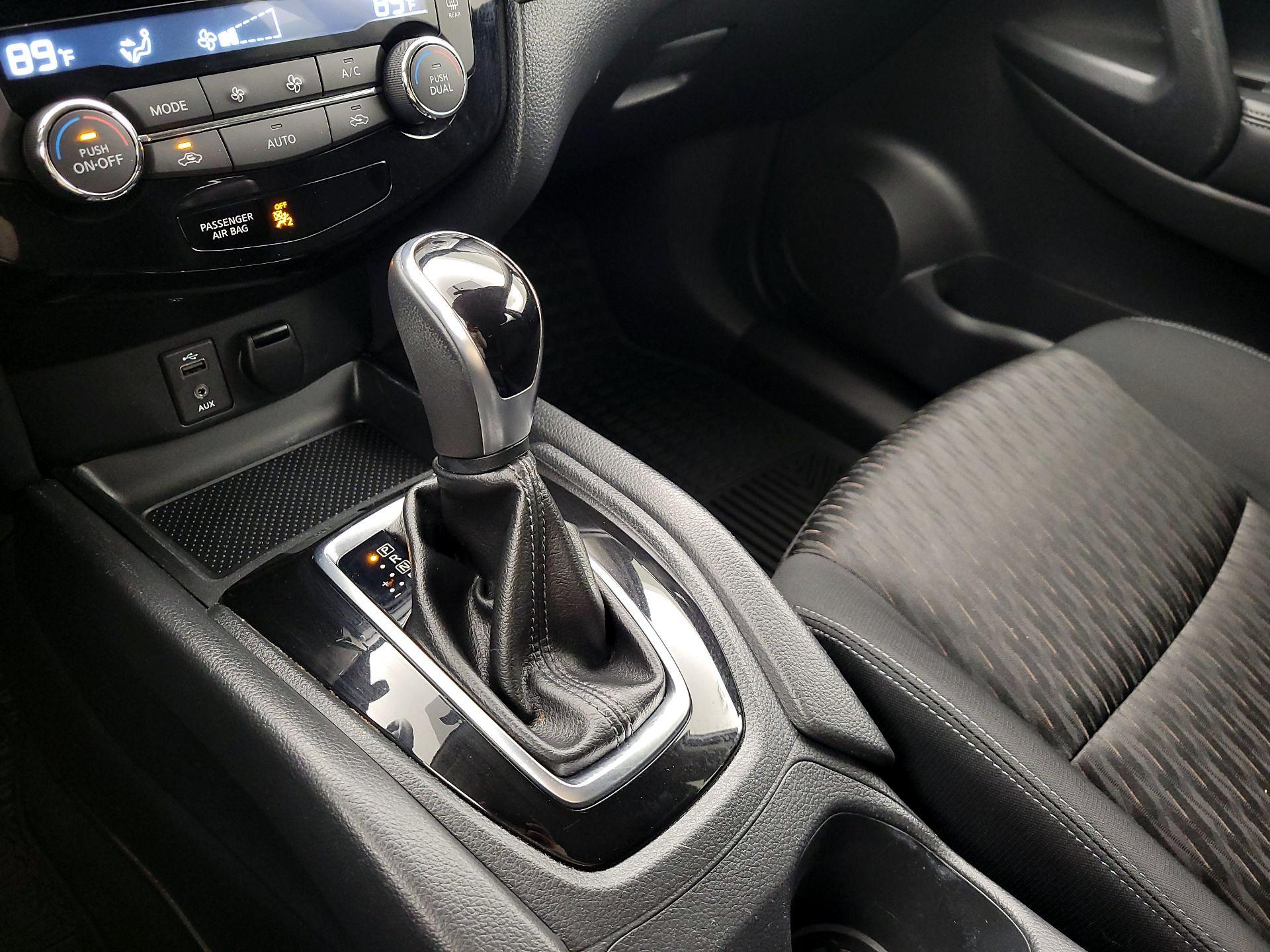 Thumbnail: 2017 Nissan Rogue - 16