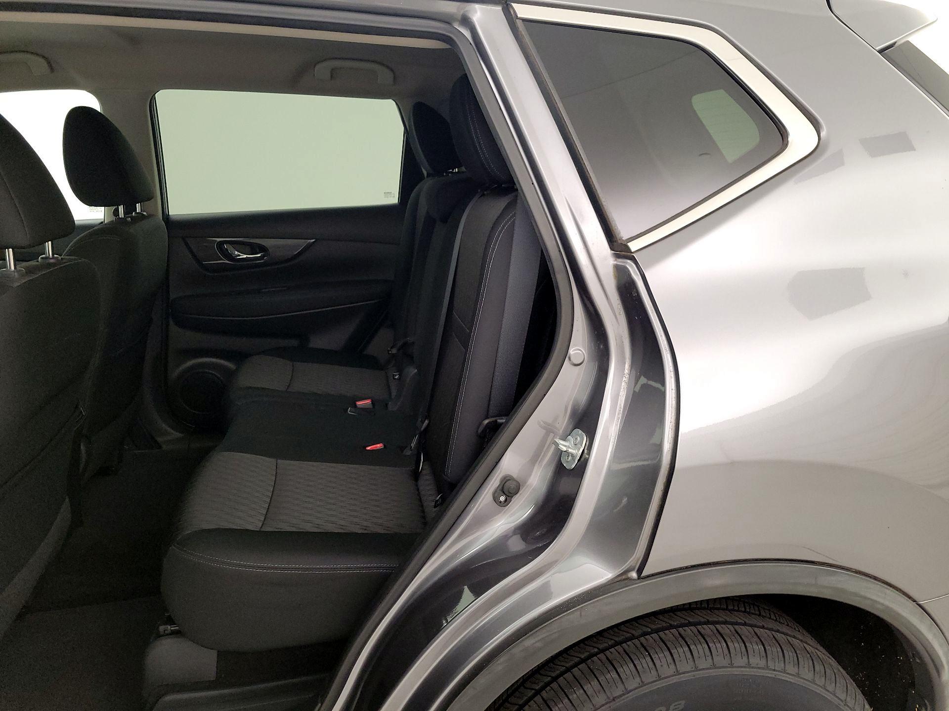 Thumbnail: 2017 Nissan Rogue - 18